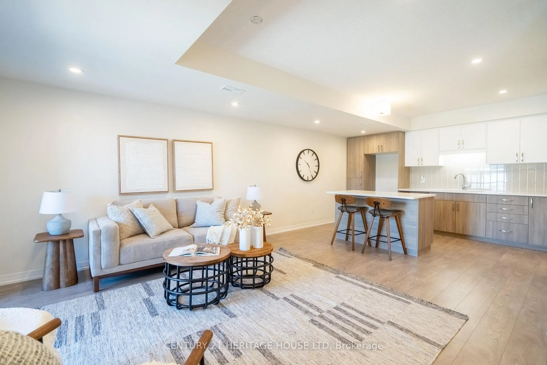 Photo 4 of 682 Benninger Drive, Kitchener — HOMEH