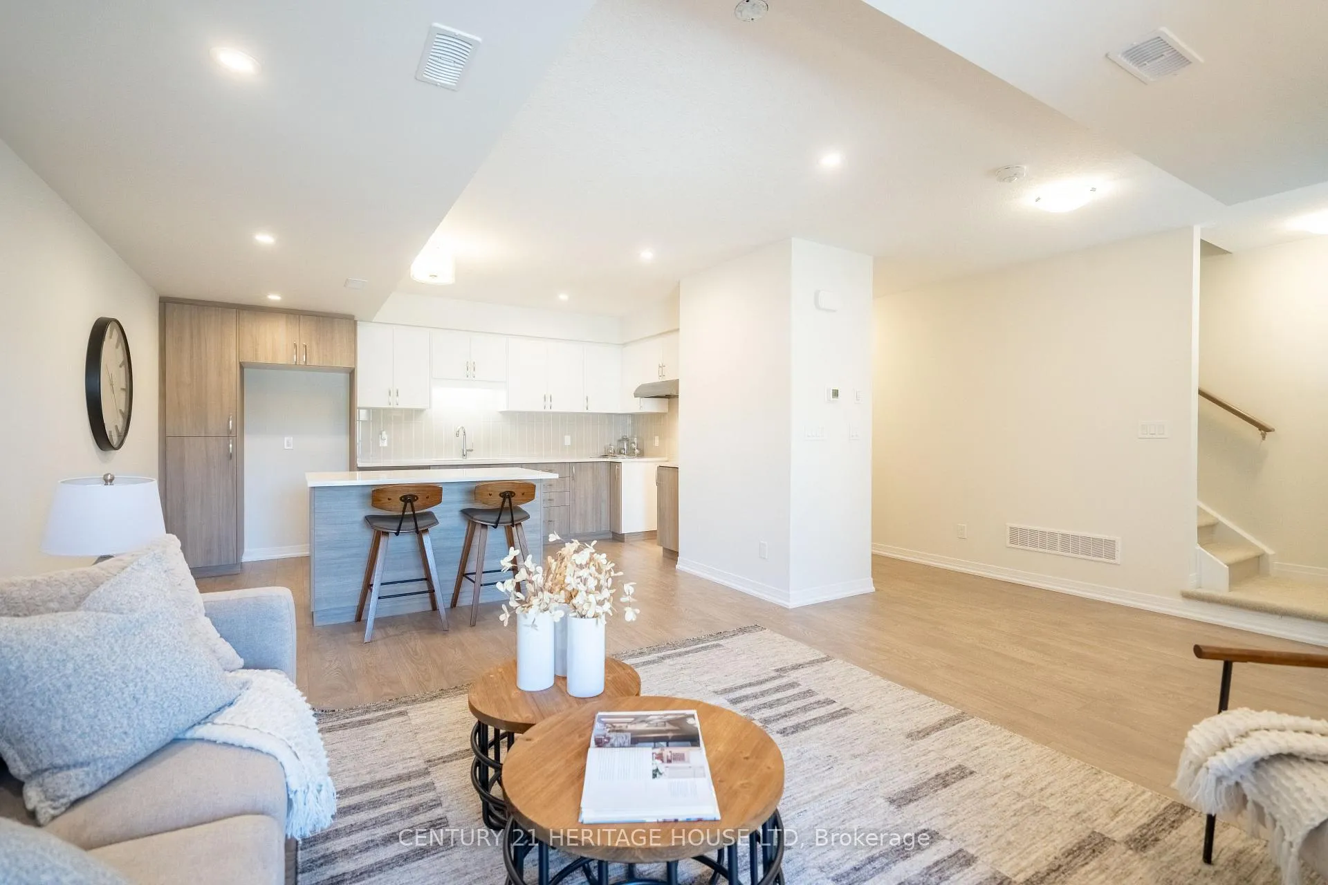 Photo 5 of 682 Benninger Drive, Kitchener — HOMEH