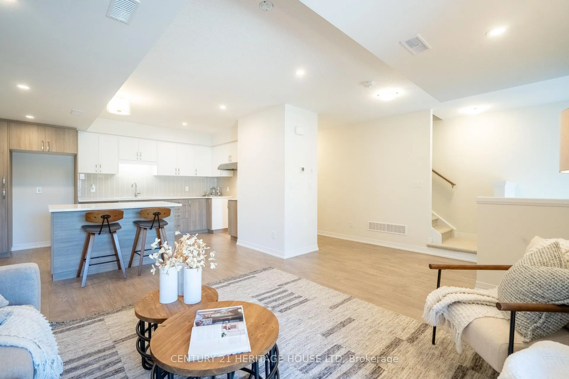 Photo 6 of 682 Benninger Drive, Kitchener — HOMEH