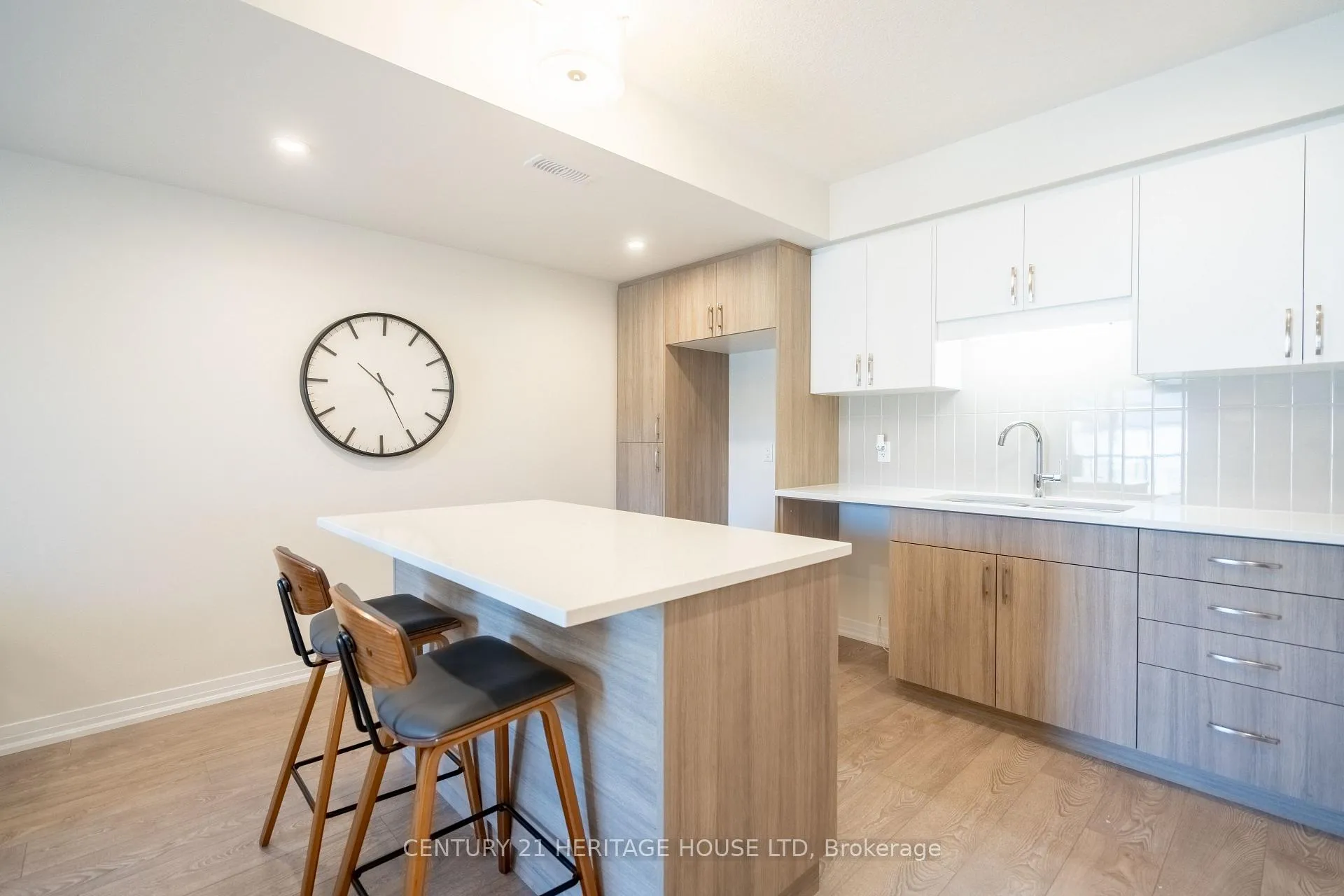 Photo 8 of 682 Benninger Drive, Kitchener — HOMEH