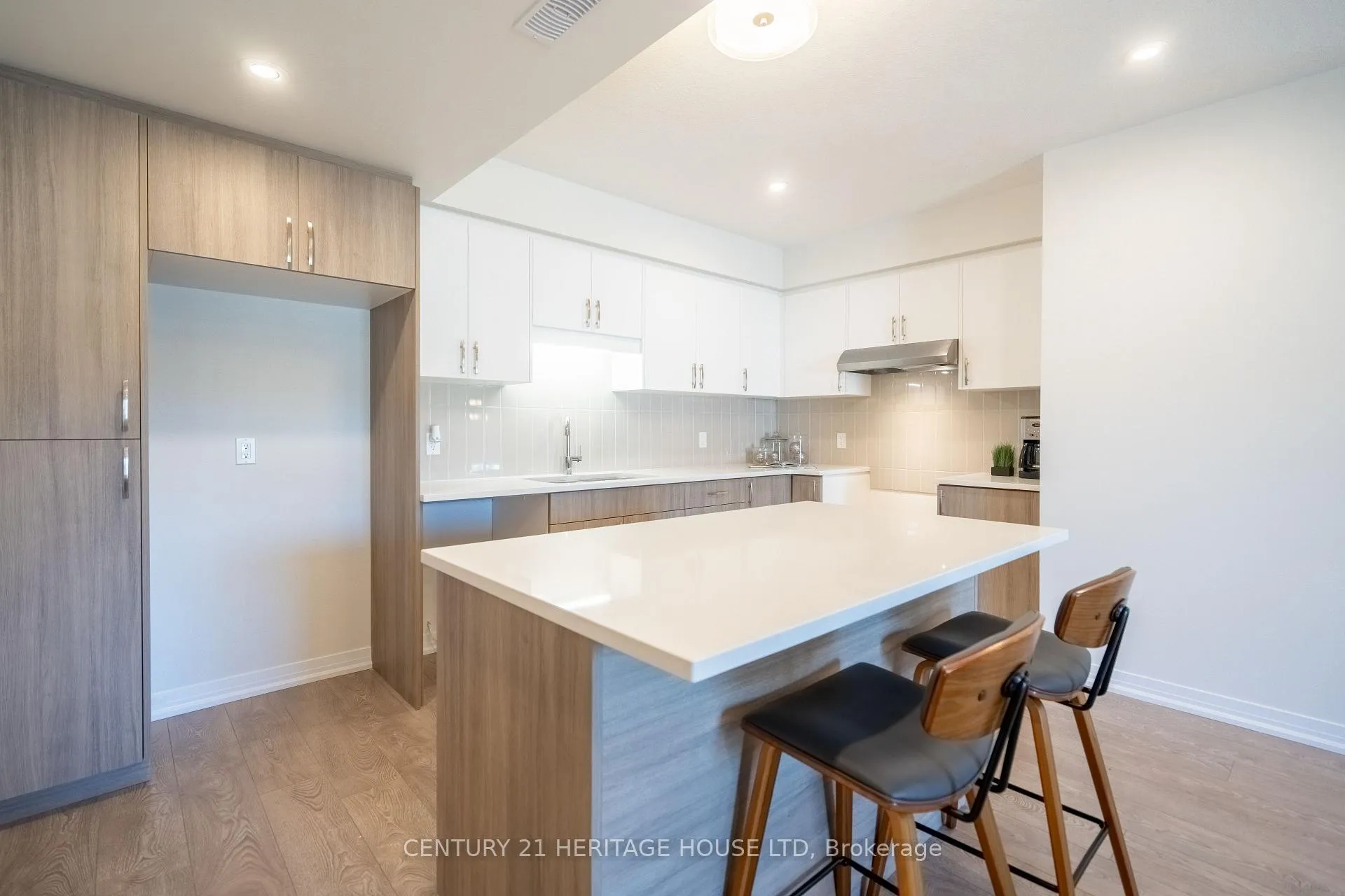 Photo 9 of 682 Benninger Drive, Kitchener — HOMEH
