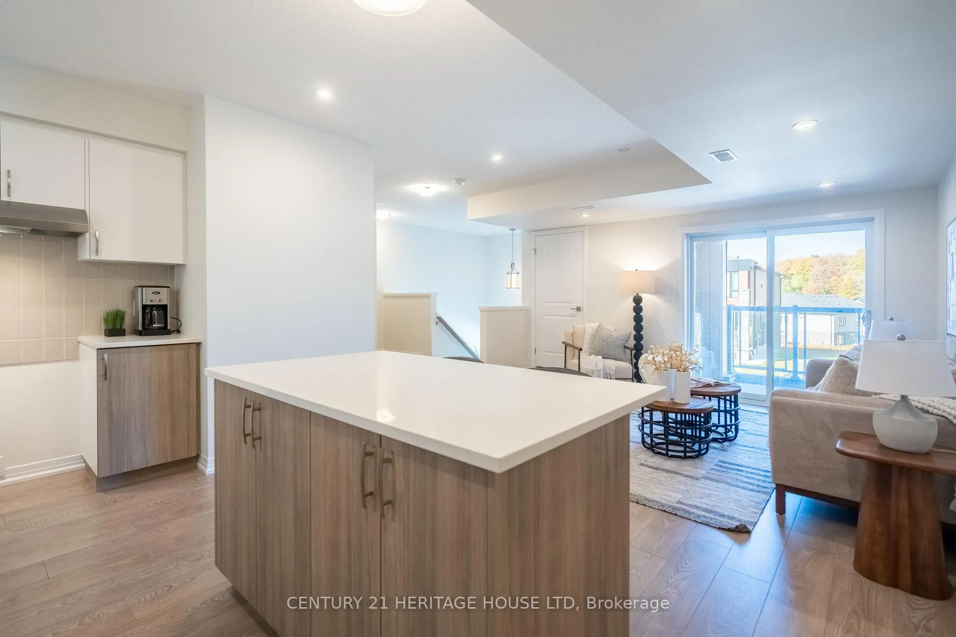 Photo 10 of 682 Benninger Drive, Kitchener — HOMEH