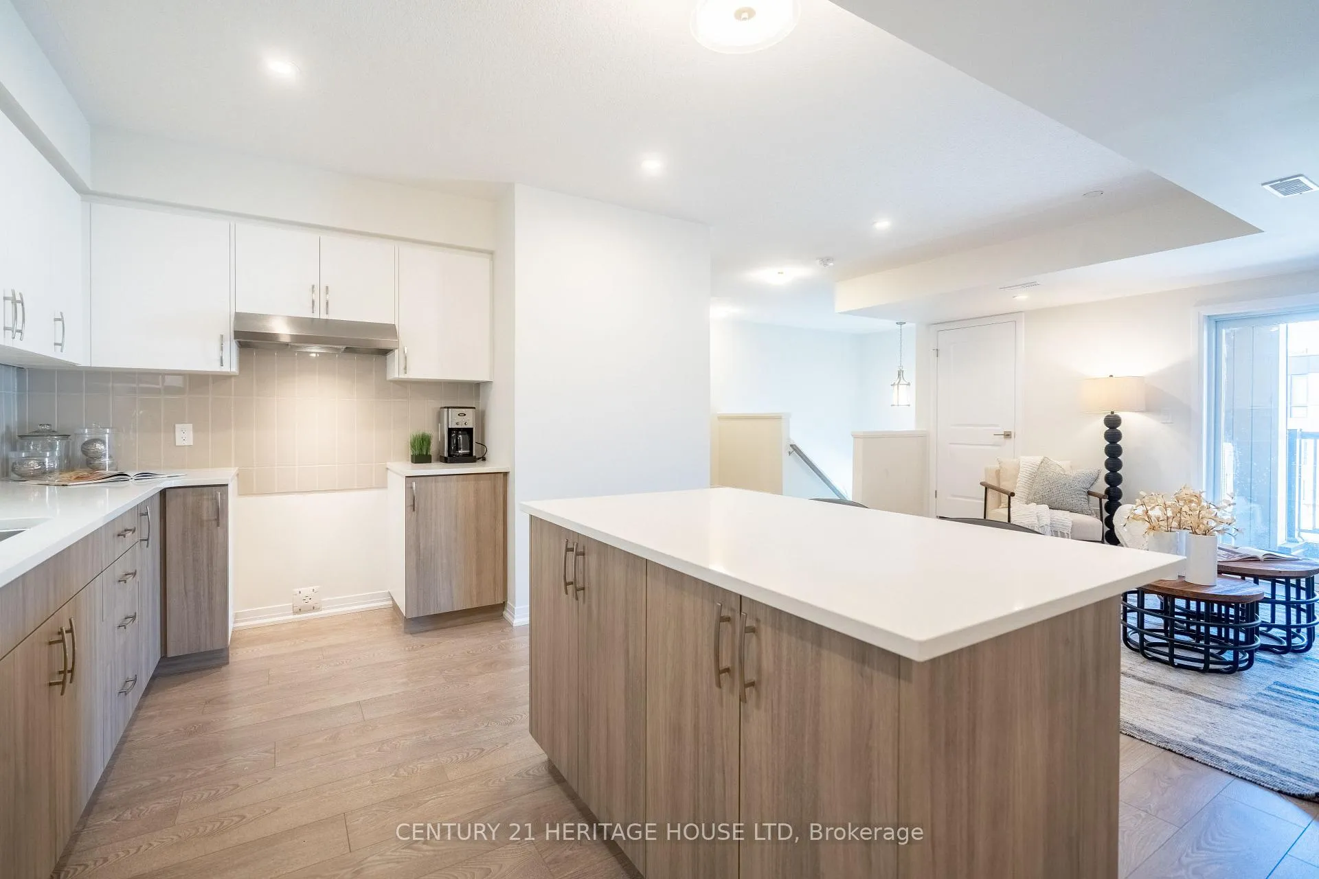 Photo 11 of 682 Benninger Drive, Kitchener — HOMEH