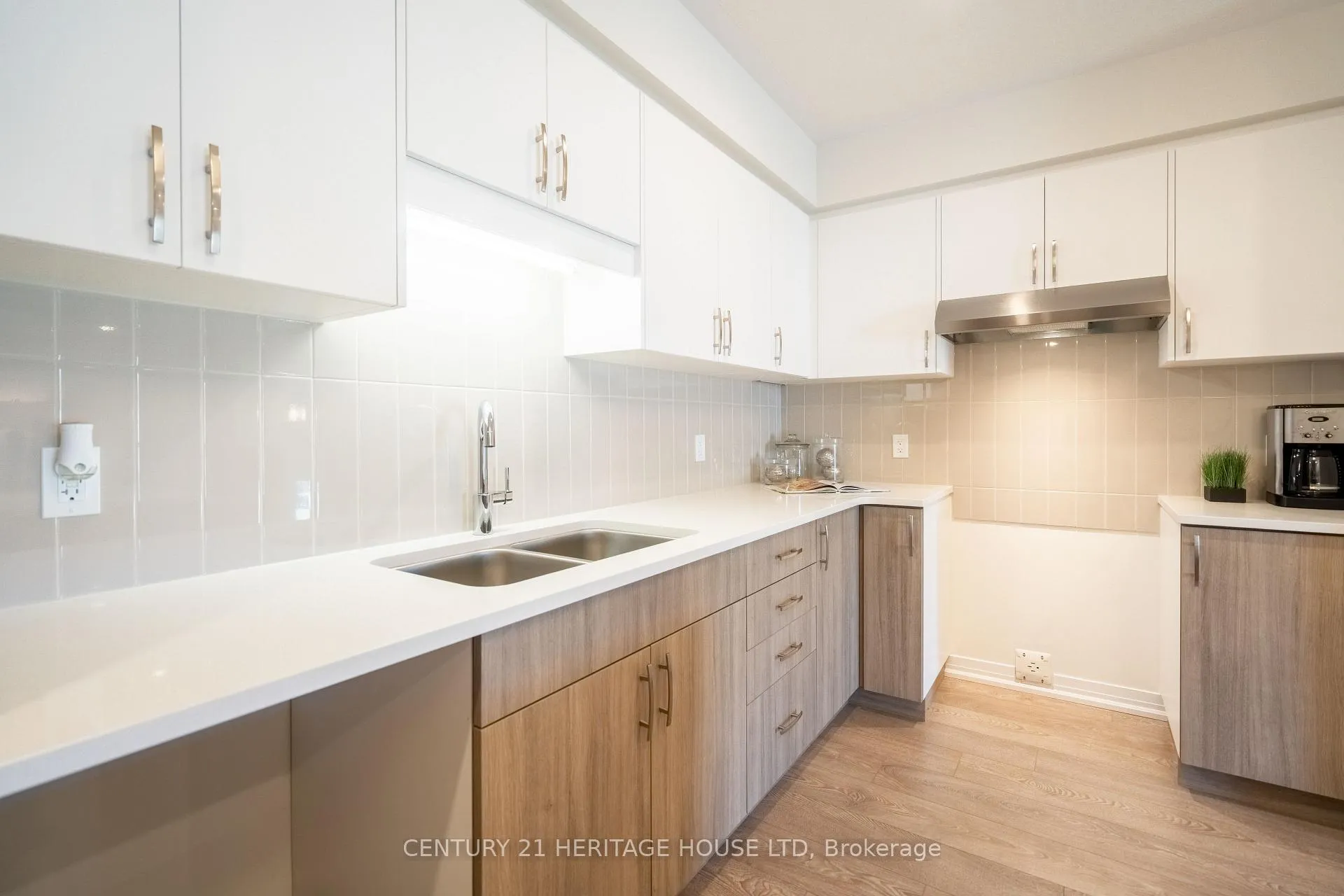 Photo 12 of 682 Benninger Drive, Kitchener — HOMEH