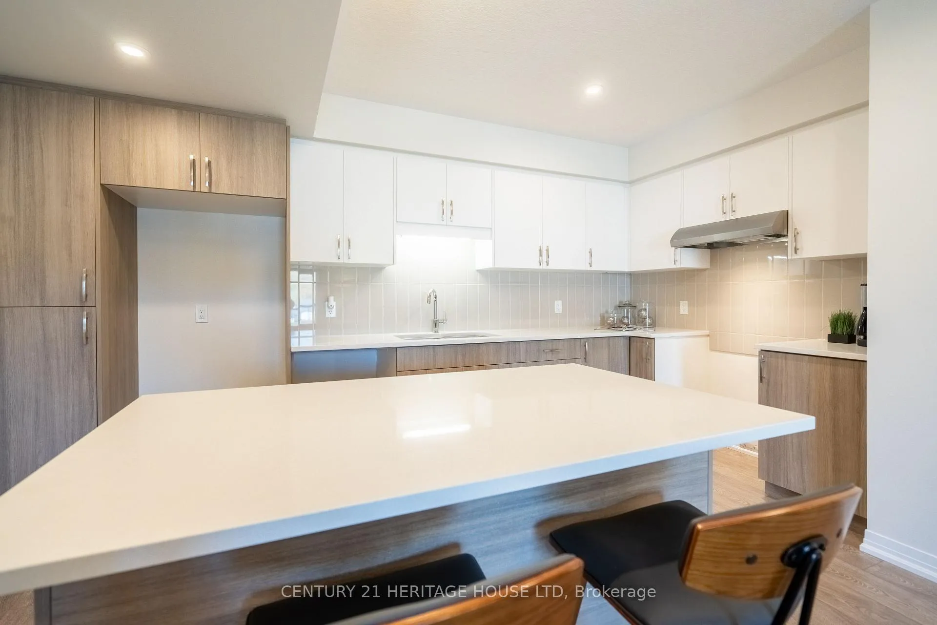 Photo 14 of 682 Benninger Drive, Kitchener — HOMEH