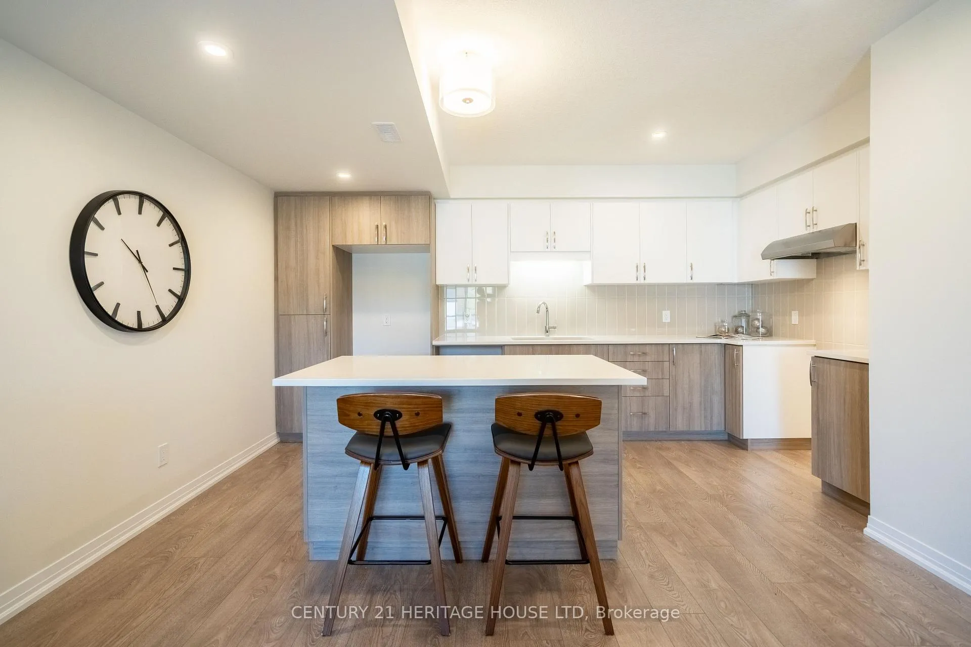 Photo 15 of 682 Benninger Drive, Kitchener — HOMEH