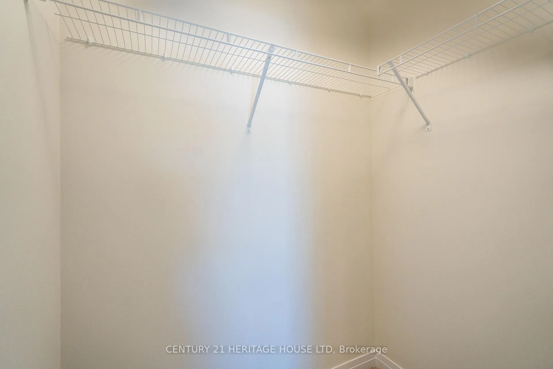 Photo 31 of 682 Benninger Drive, Kitchener — HOMEH
