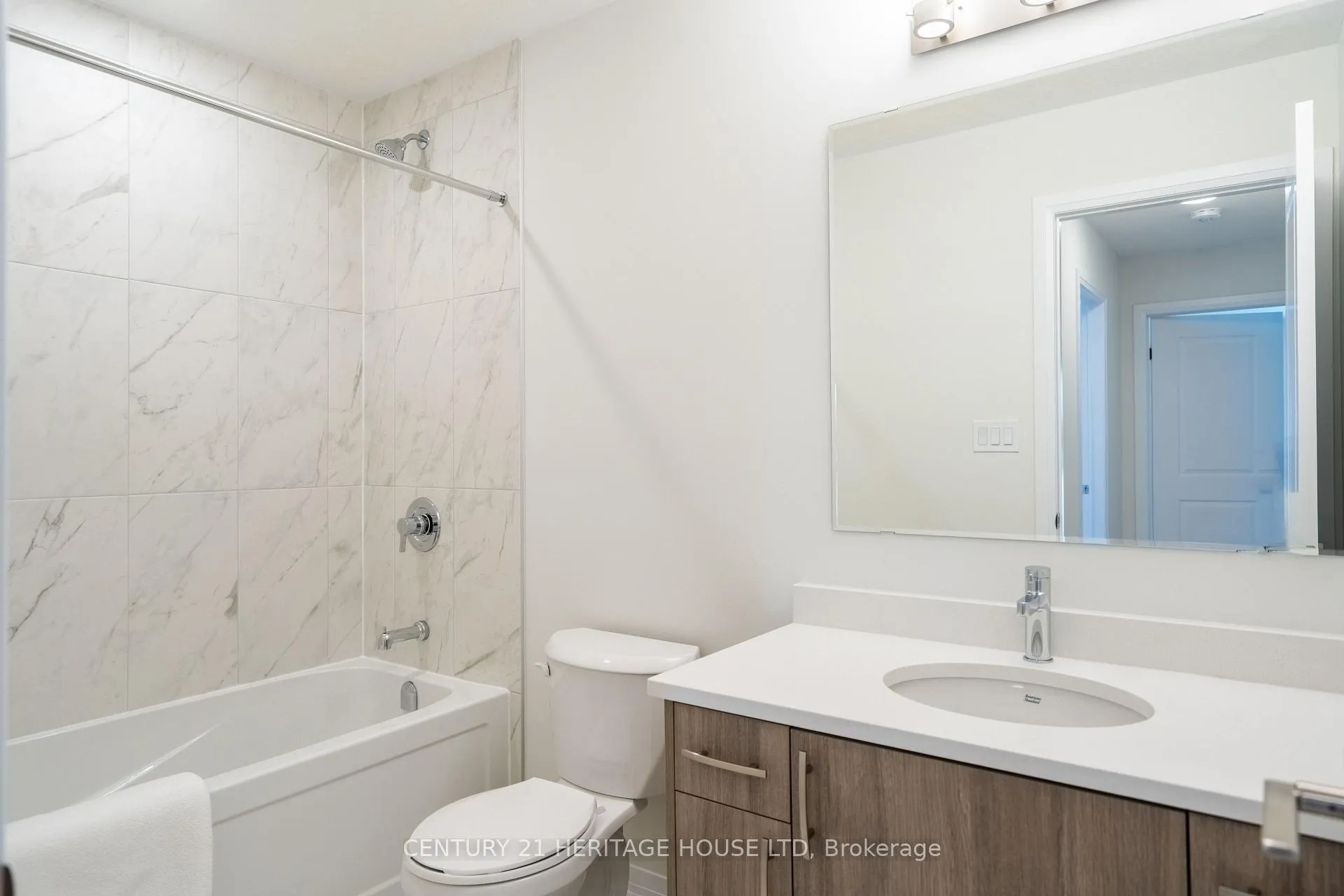 Photo 32 of 682 Benninger Drive, Kitchener — HOMEH