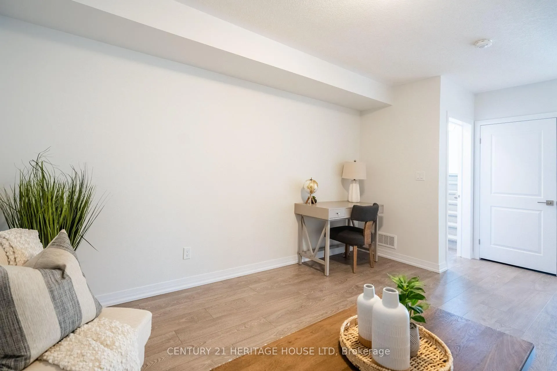Photo 38 of 682 Benninger Drive, Kitchener — HOMEH