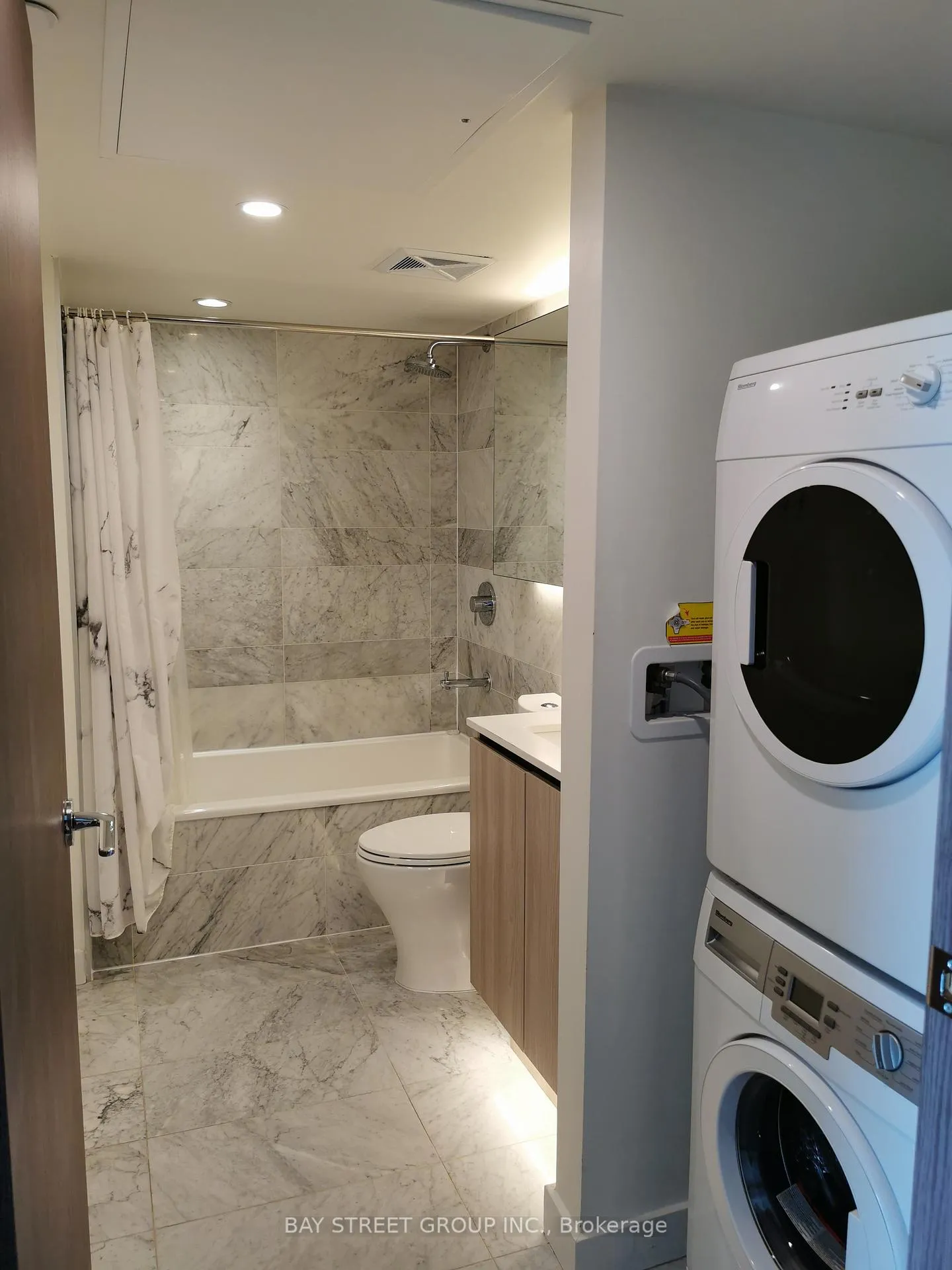 Photo 3 of Unit 1616, 17 Bathurst Street, Toronto, Waterfront Communities — HOMEH