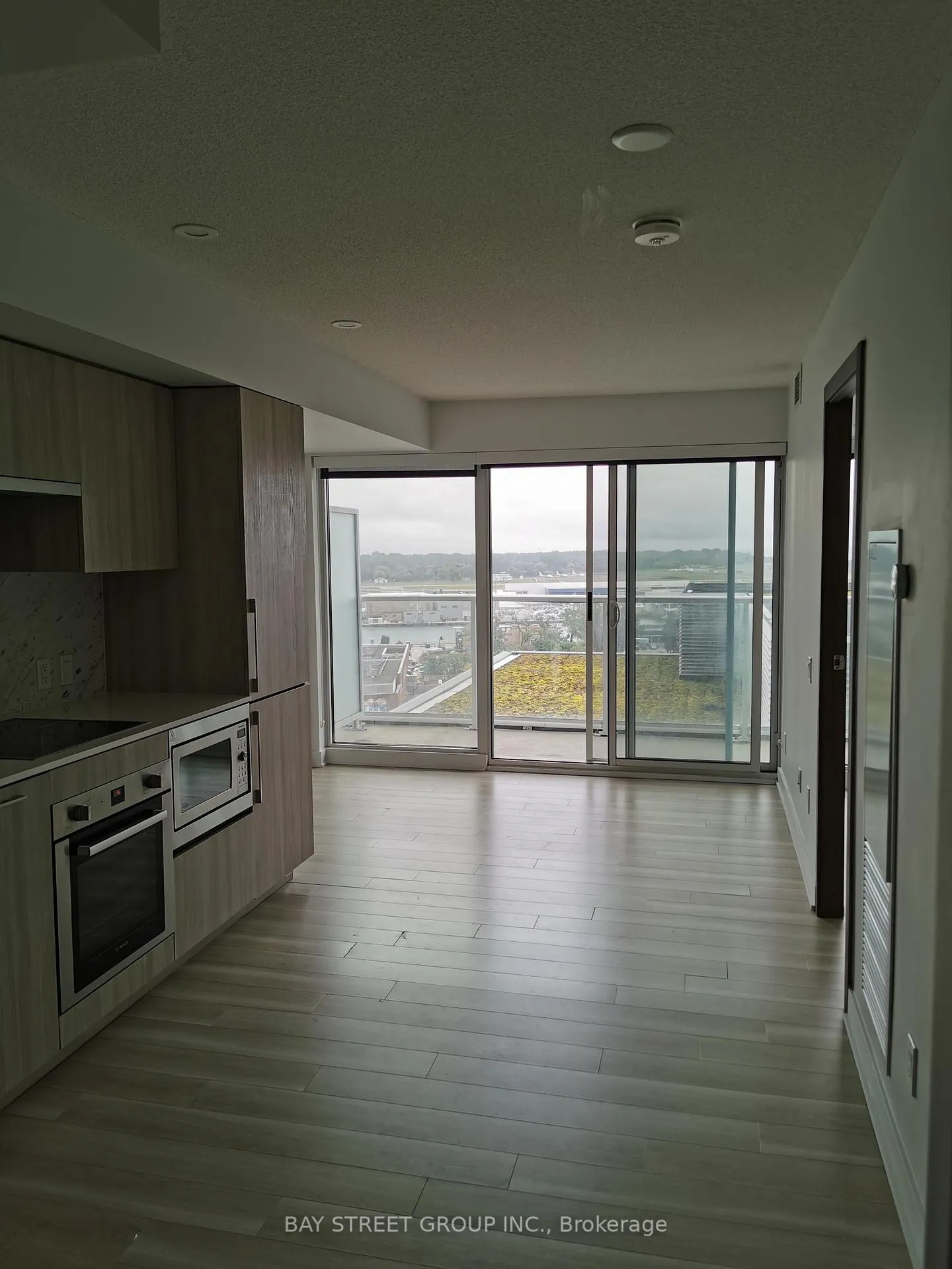 Photo 5 of Unit 1616, 17 Bathurst Street, Toronto, Waterfront Communities — HOMEH
