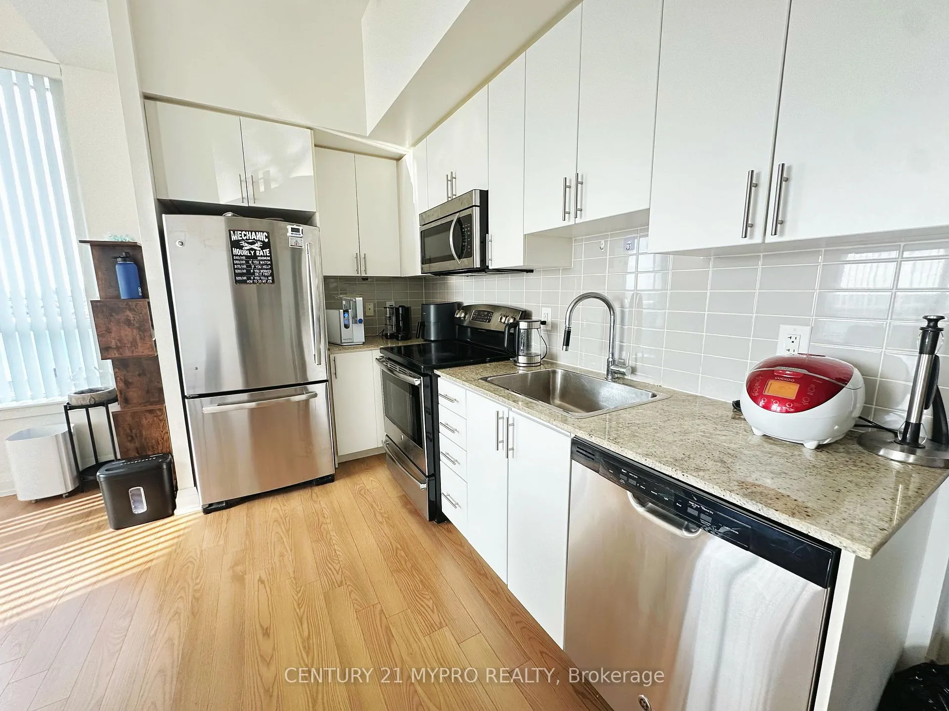 Photo 4 of Unit 908, 7171 Yonge Street, Markham, Thornhill — HOMEH