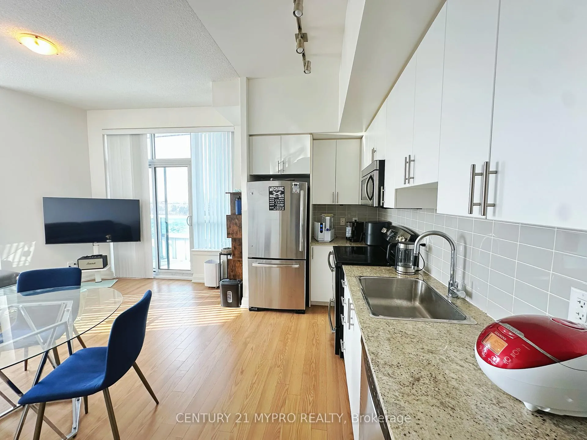 Photo 5 of Unit 908, 7171 Yonge Street, Markham, Thornhill — HOMEH