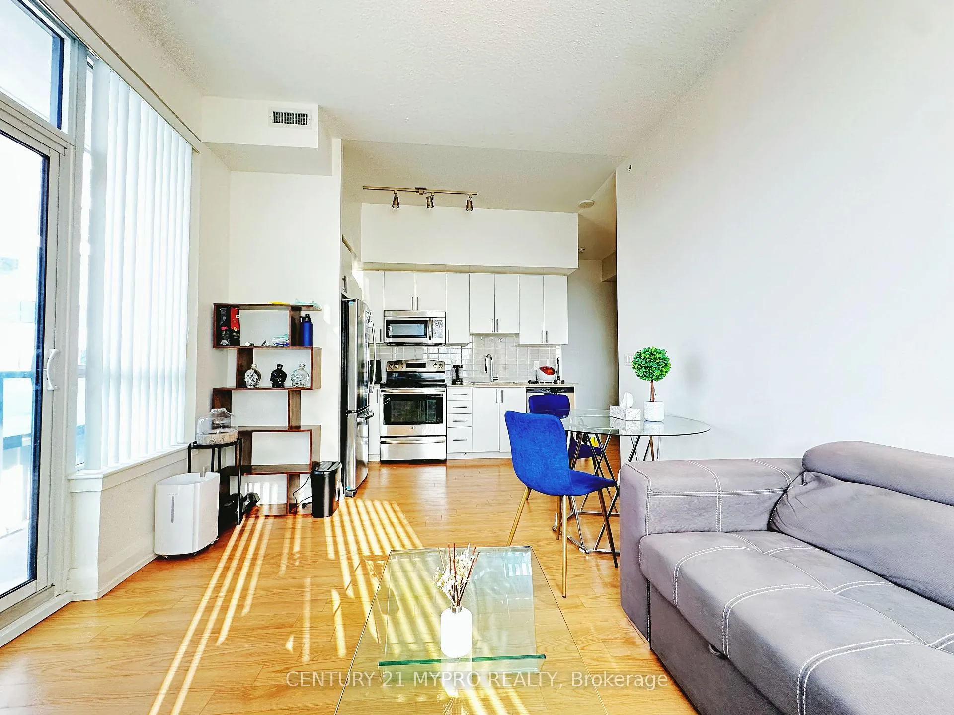 Photo 6 of Unit 908, 7171 Yonge Street, Markham, Thornhill — HOMEH
