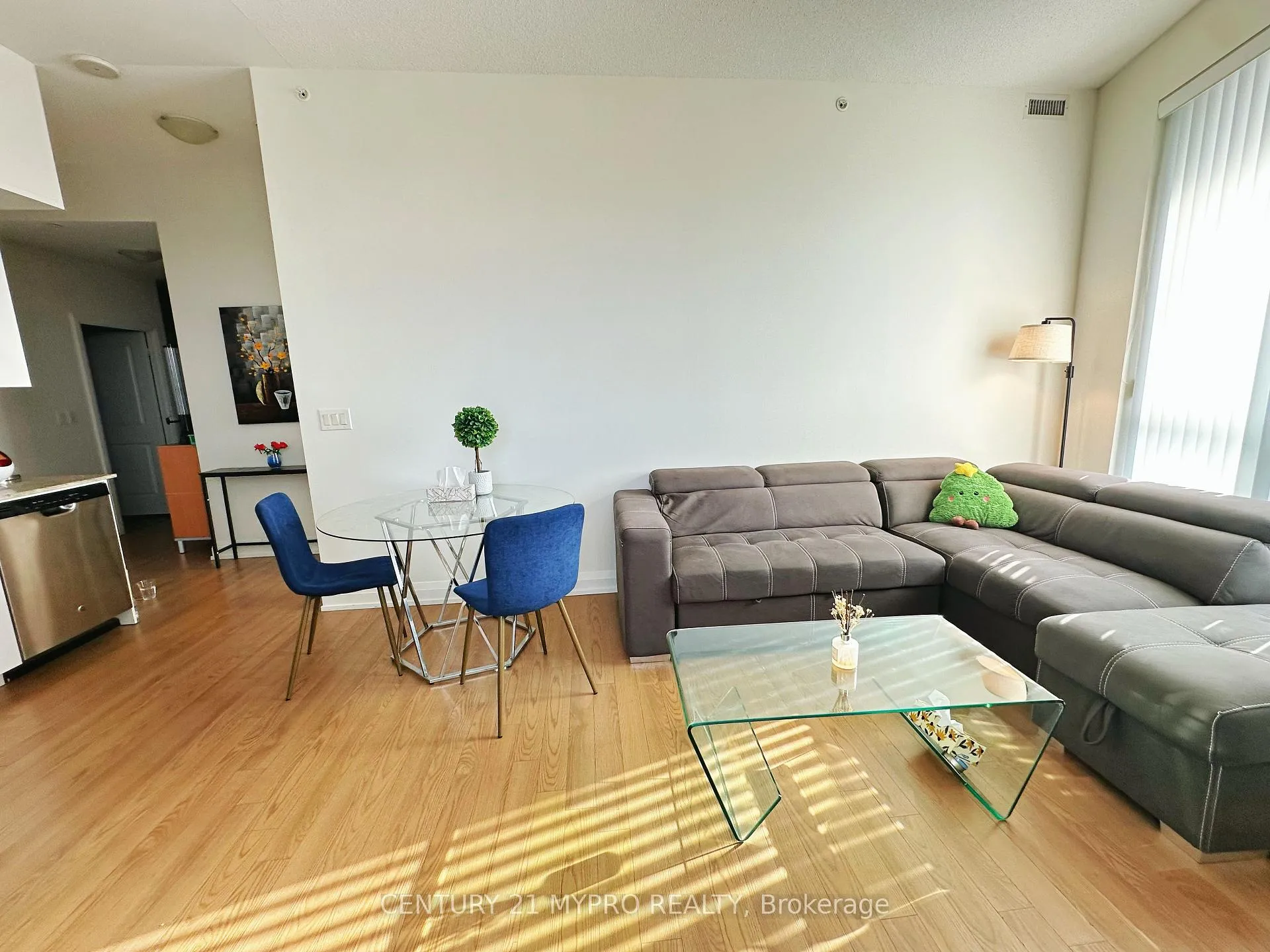 Photo 8 of Unit 908, 7171 Yonge Street, Markham, Thornhill — HOMEH