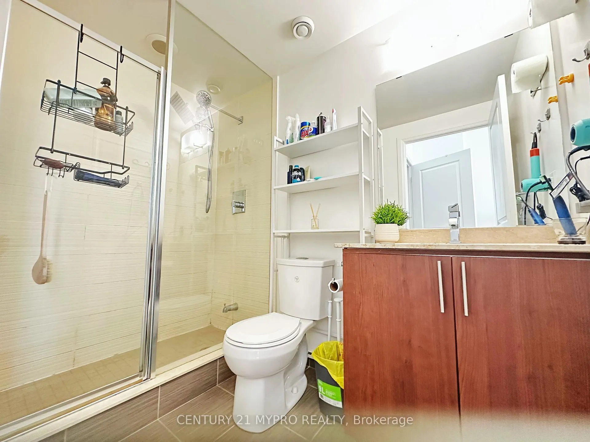 Photo 11 of Unit 908, 7171 Yonge Street, Markham, Thornhill — HOMEH