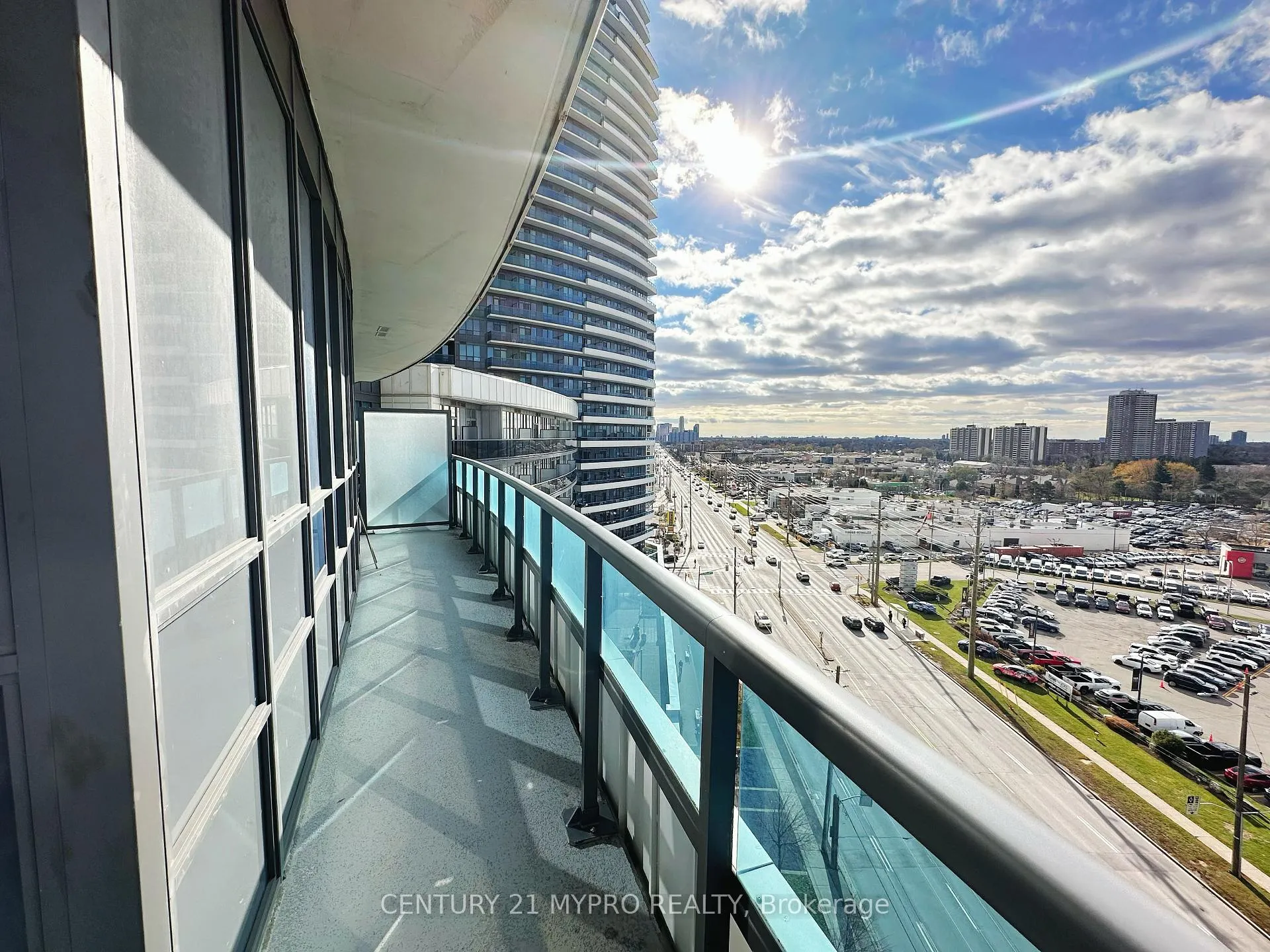 Photo 16 of Unit 908, 7171 Yonge Street, Markham, Thornhill — HOMEH