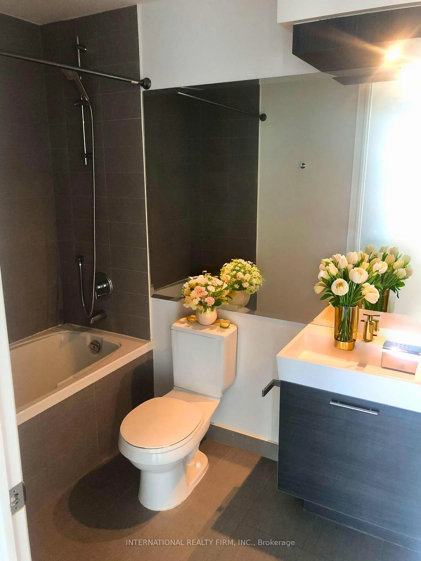 Photo 4 of Unit 6805, 388 Yonge Street, Toronto, Bay Street Corridor — HOMEH