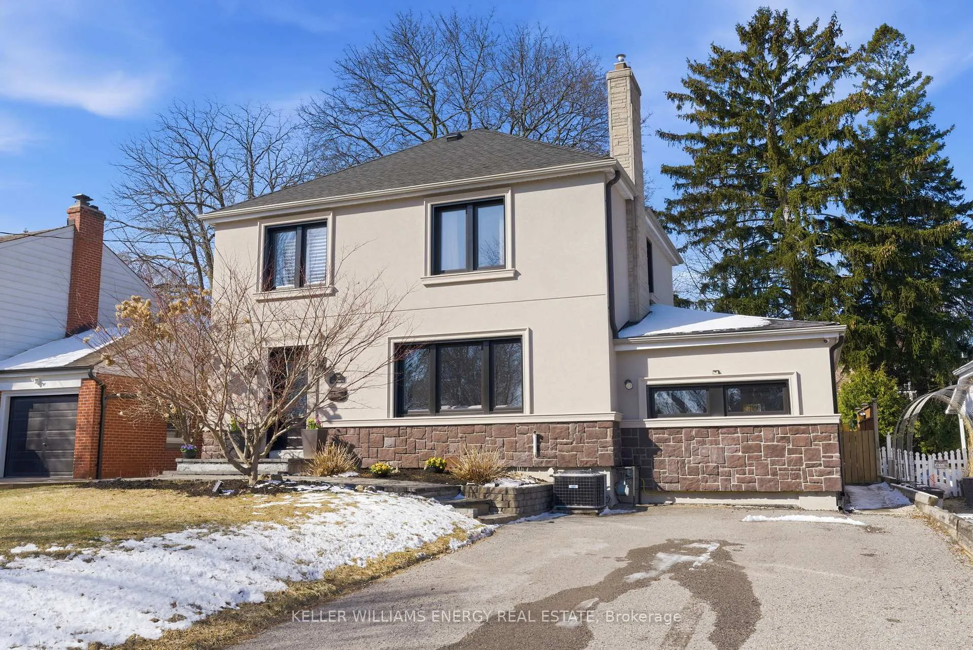 Photo 2 of 748 Mary Street N, Oshawa, Centennial — HOMEH