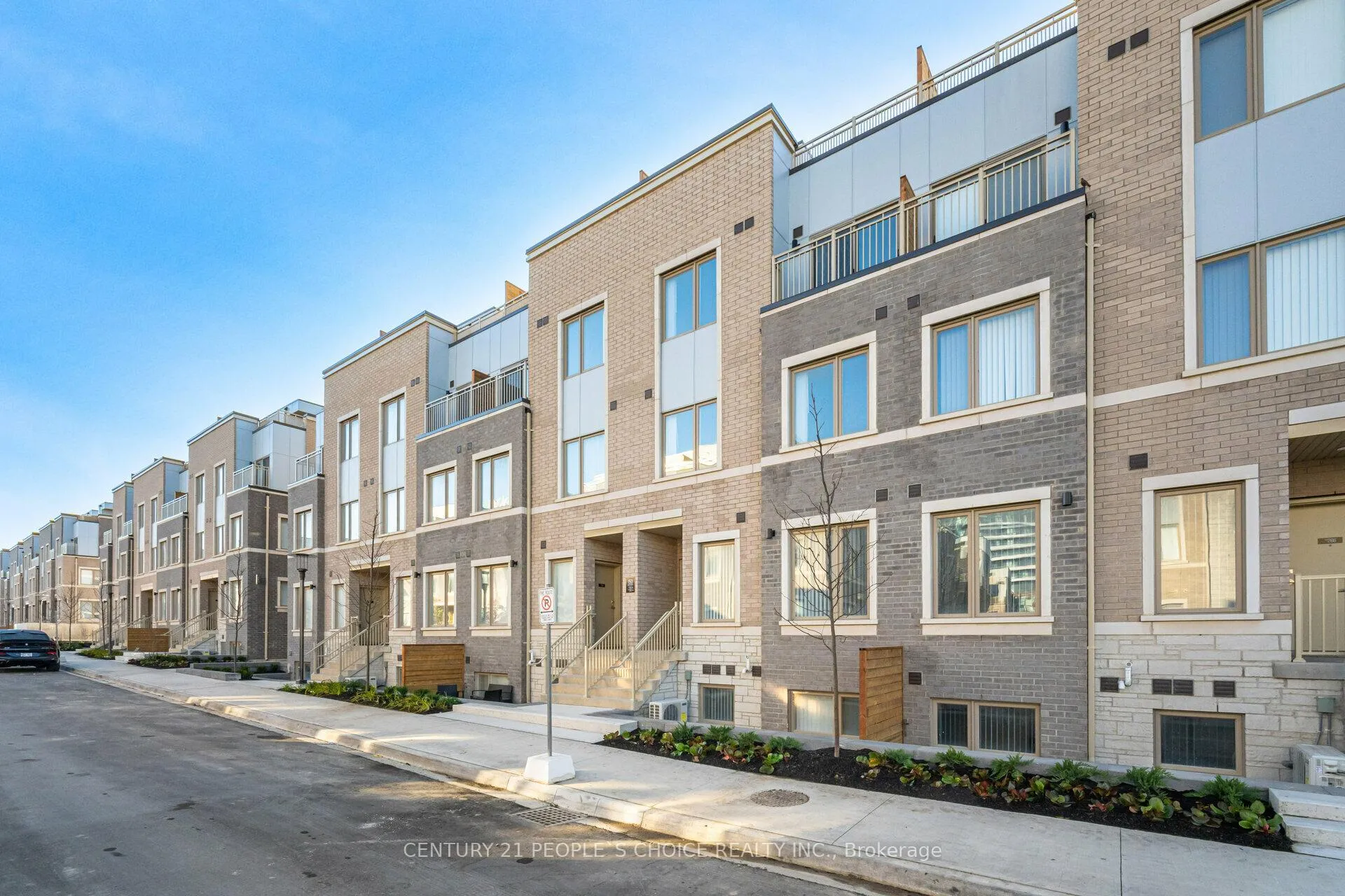 Photo 2 of Unit TH 263, 150 Honeycrisp Crescent, Vaughan, Concord — HOMEH
