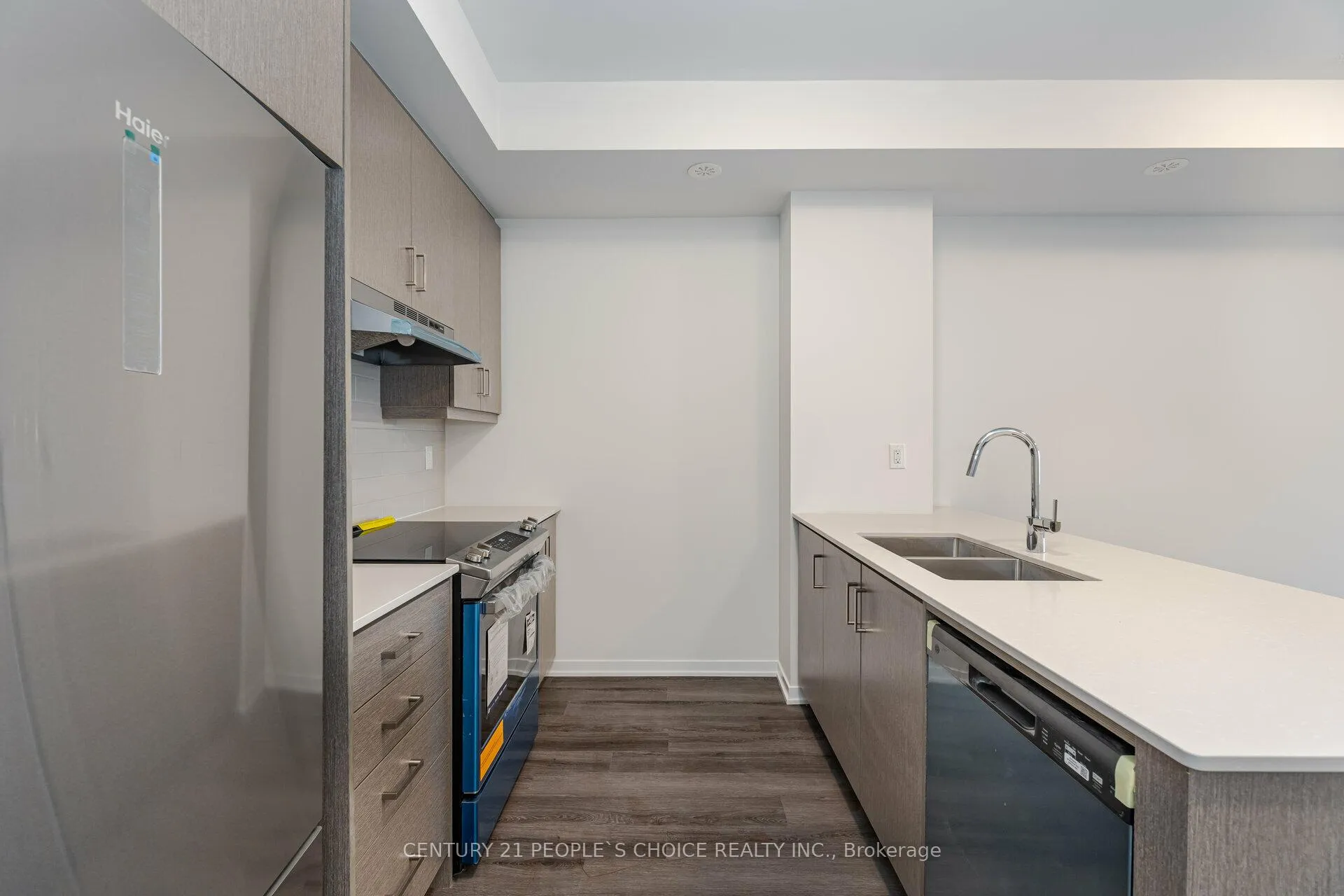 Photo 6 of Unit TH 263, 150 Honeycrisp Crescent, Vaughan, Concord — HOMEH