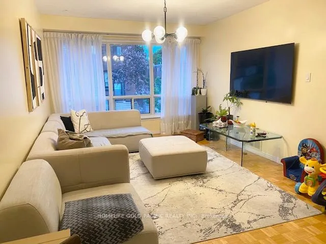 Photo 4 of 36 Stately Way, Markham, Royal Orchard — HOMEH