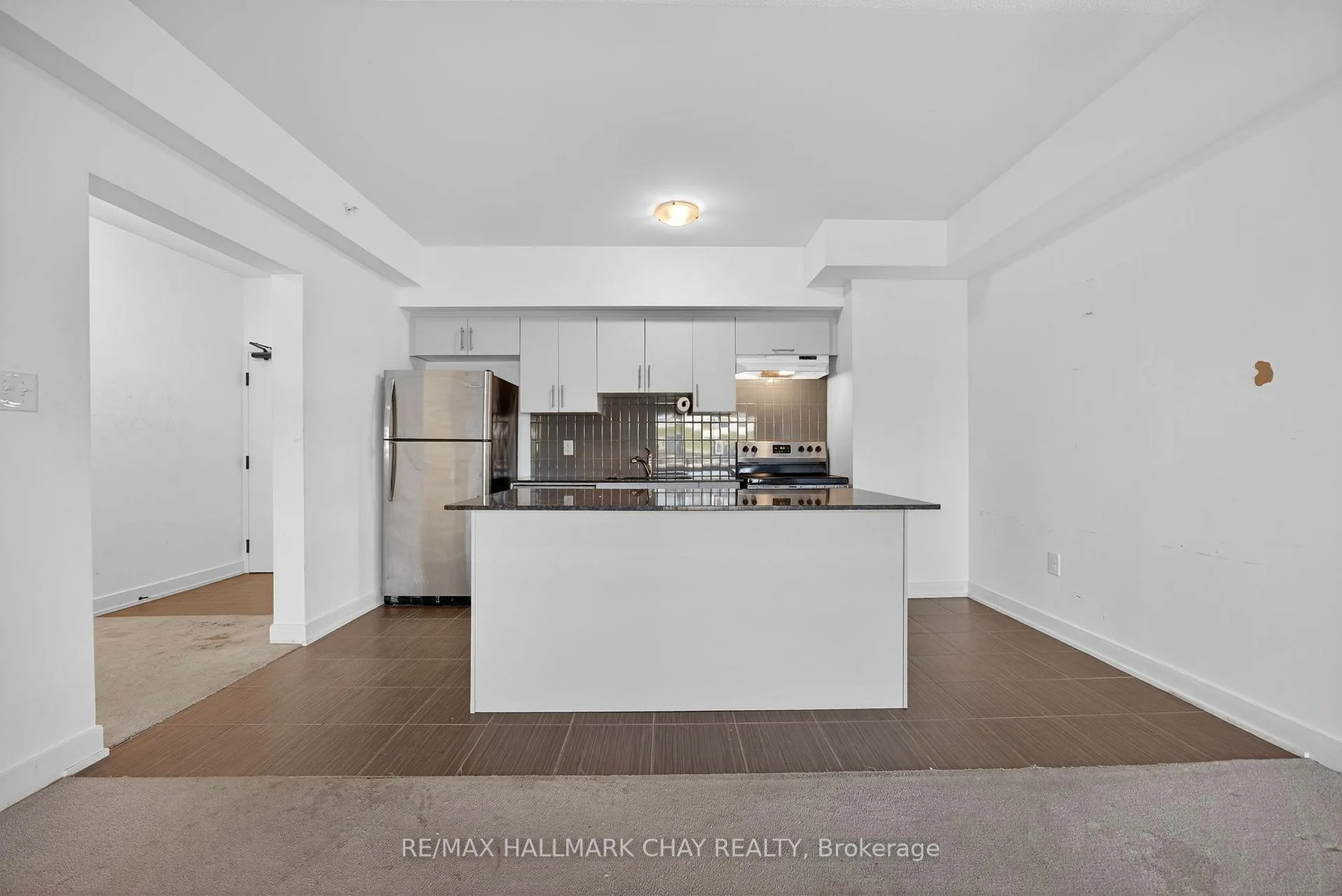 Photo 3 of Unit 104, 6 Spice Way, Barrie, Rural Barrie Southeast — HOMEH