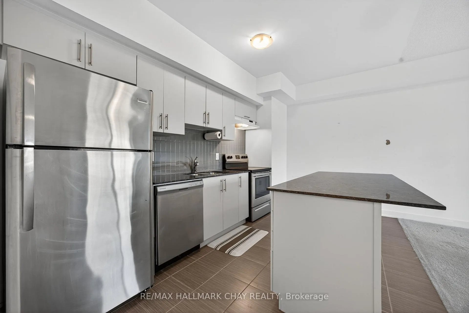 Photo 4 of Unit 104, 6 Spice Way, Barrie, Rural Barrie Southeast — HOMEH