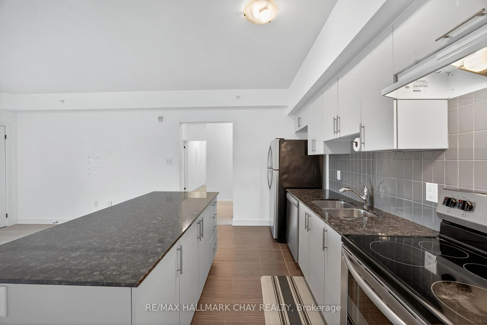 Photo 5 of Unit 104, 6 Spice Way, Barrie, Rural Barrie Southeast — HOMEH