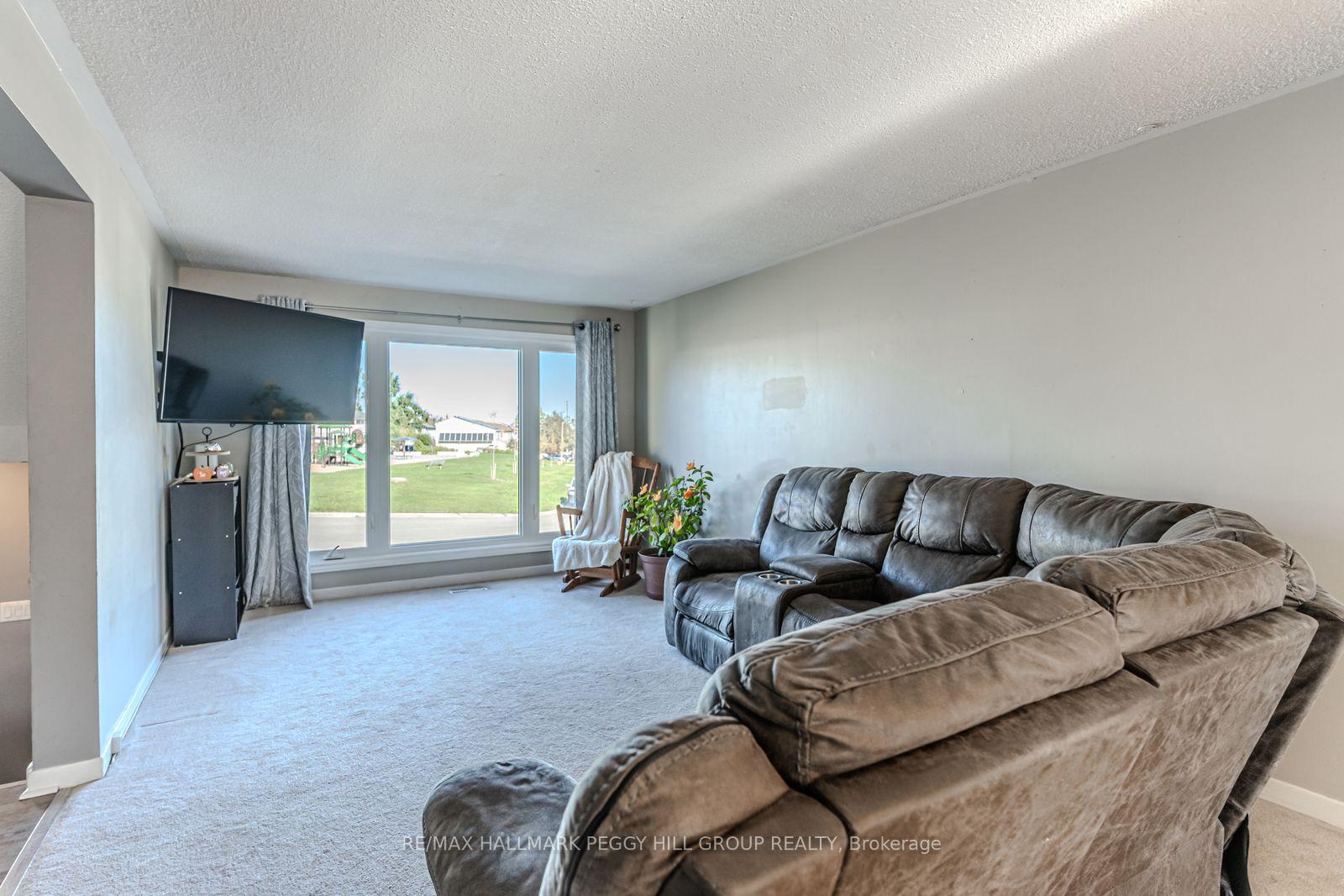 Photo 2 of 51 Robin Court, Barrie, Cundles East — HOMEH