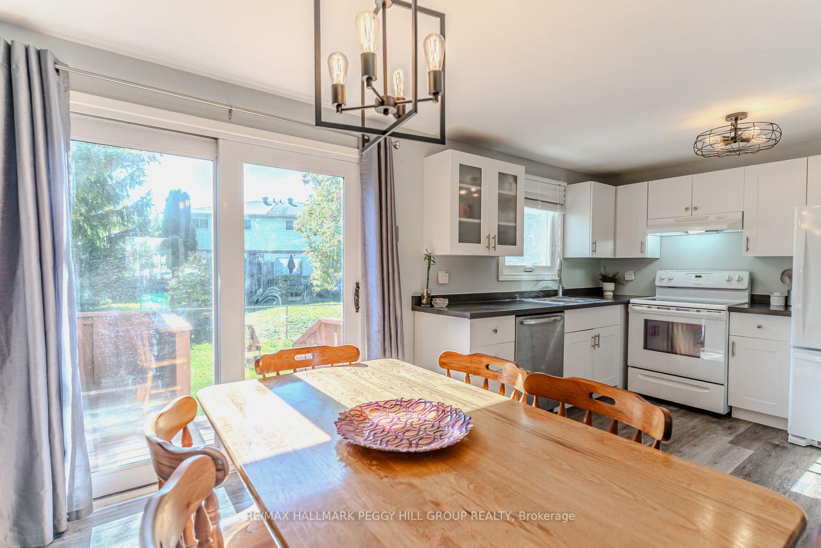Photo 3 of 51 Robin Court, Barrie, Cundles East — HOMEH