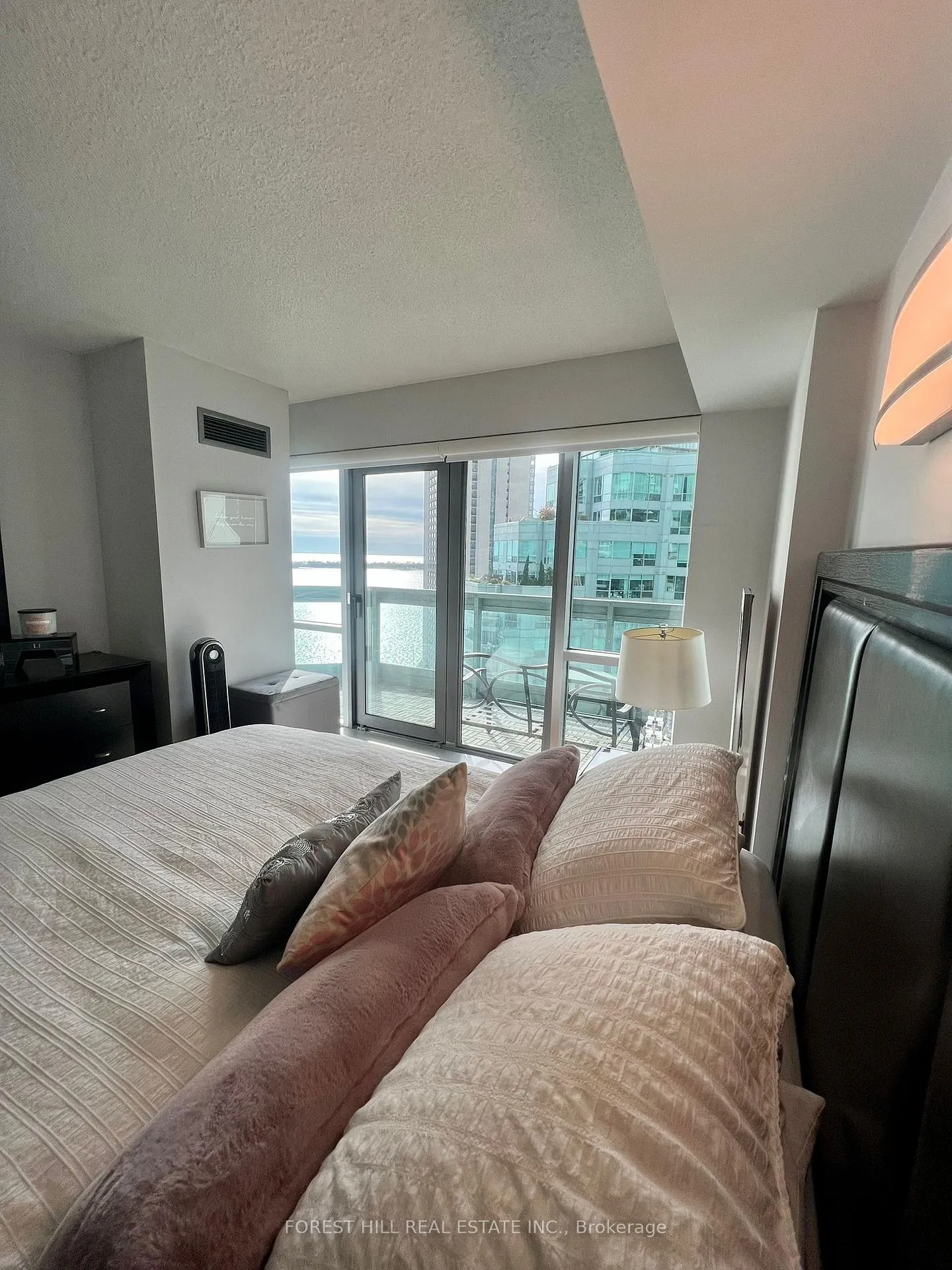Photo 10 of Unit 2413, 10 Yonge Street, Toronto, Waterfront Communities — HOMEH