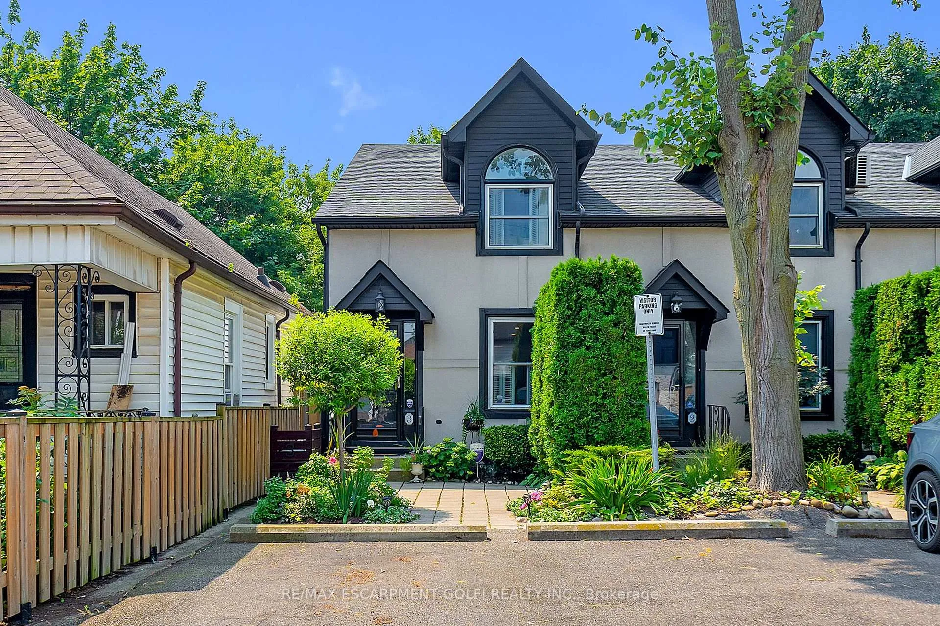 Front of Unit 3, 23 Macaulay Street W