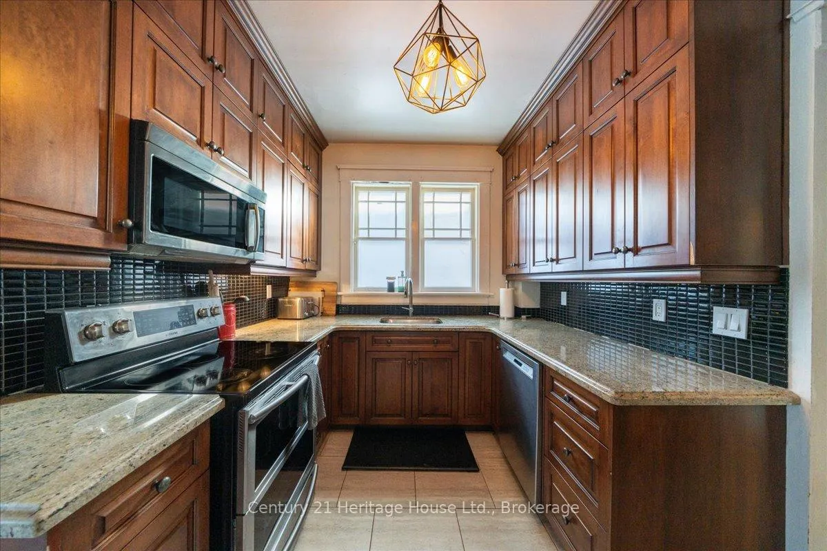 Photo 5 of 184 Weber Street E, Kitchener — HOMEH