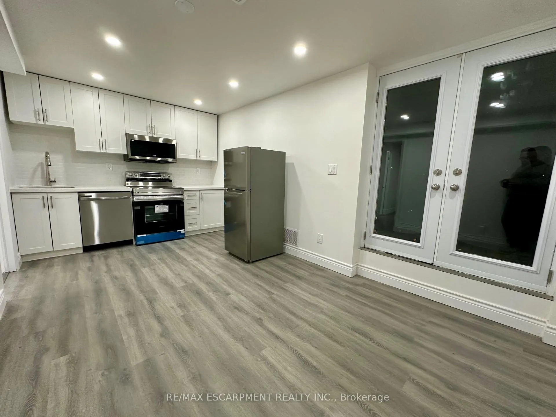 Photo 2 of Unit LOWER, 21 Thames Way, Hamilton, Mount Hope — HOMEH