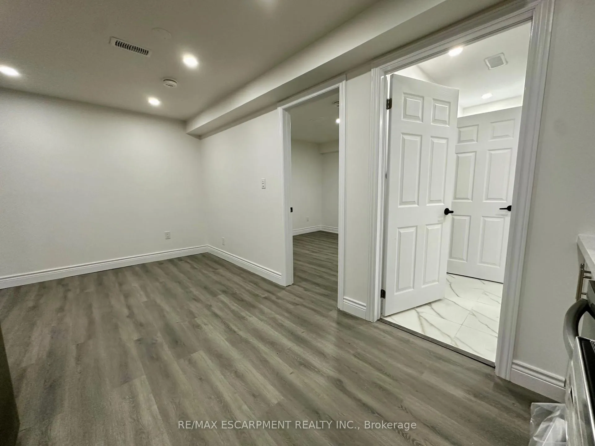 Photo 4 of Unit LOWER, 21 Thames Way, Hamilton, Mount Hope — HOMEH