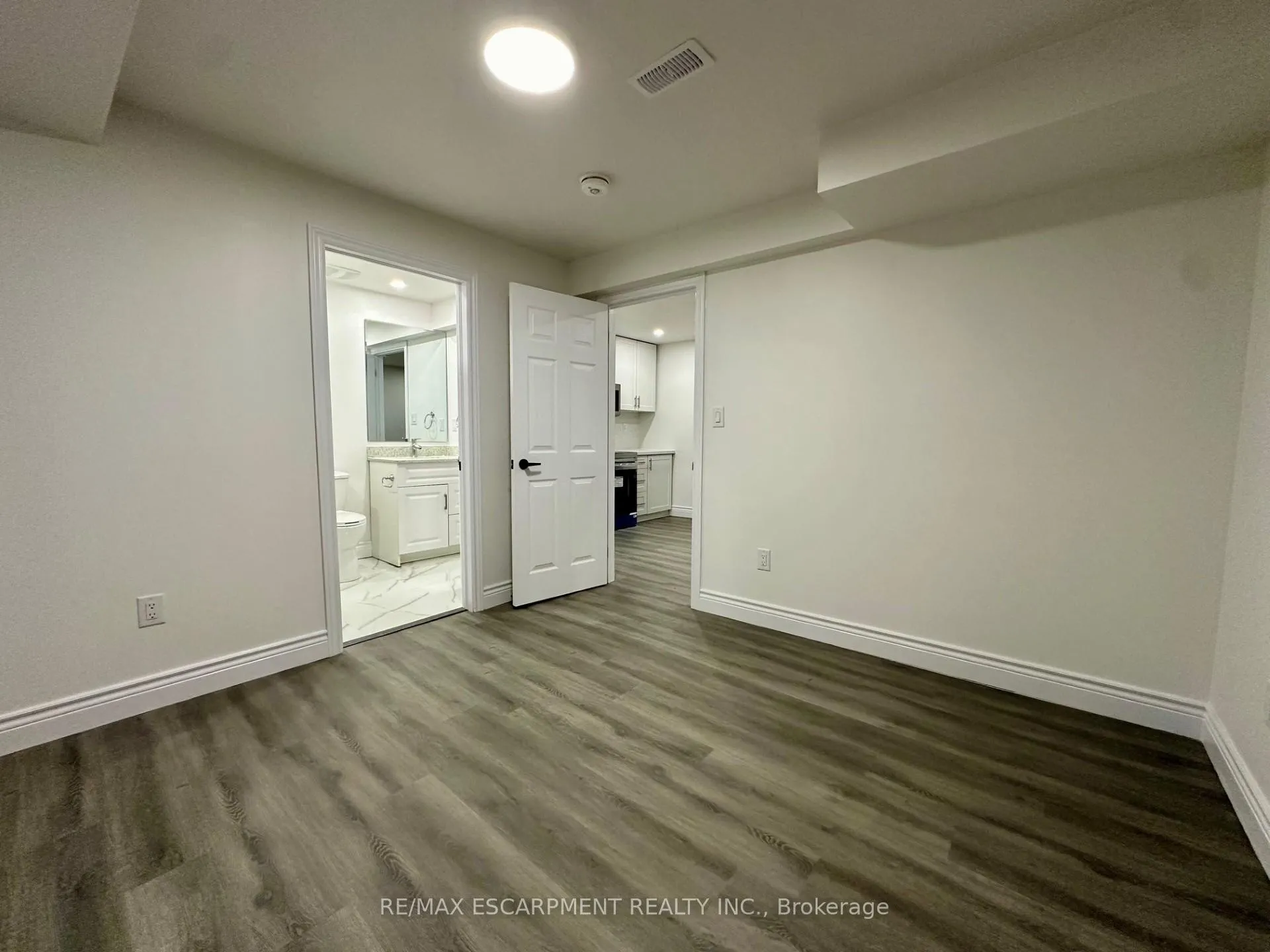 Photo 5 of Unit LOWER, 21 Thames Way, Hamilton, Mount Hope — HOMEH