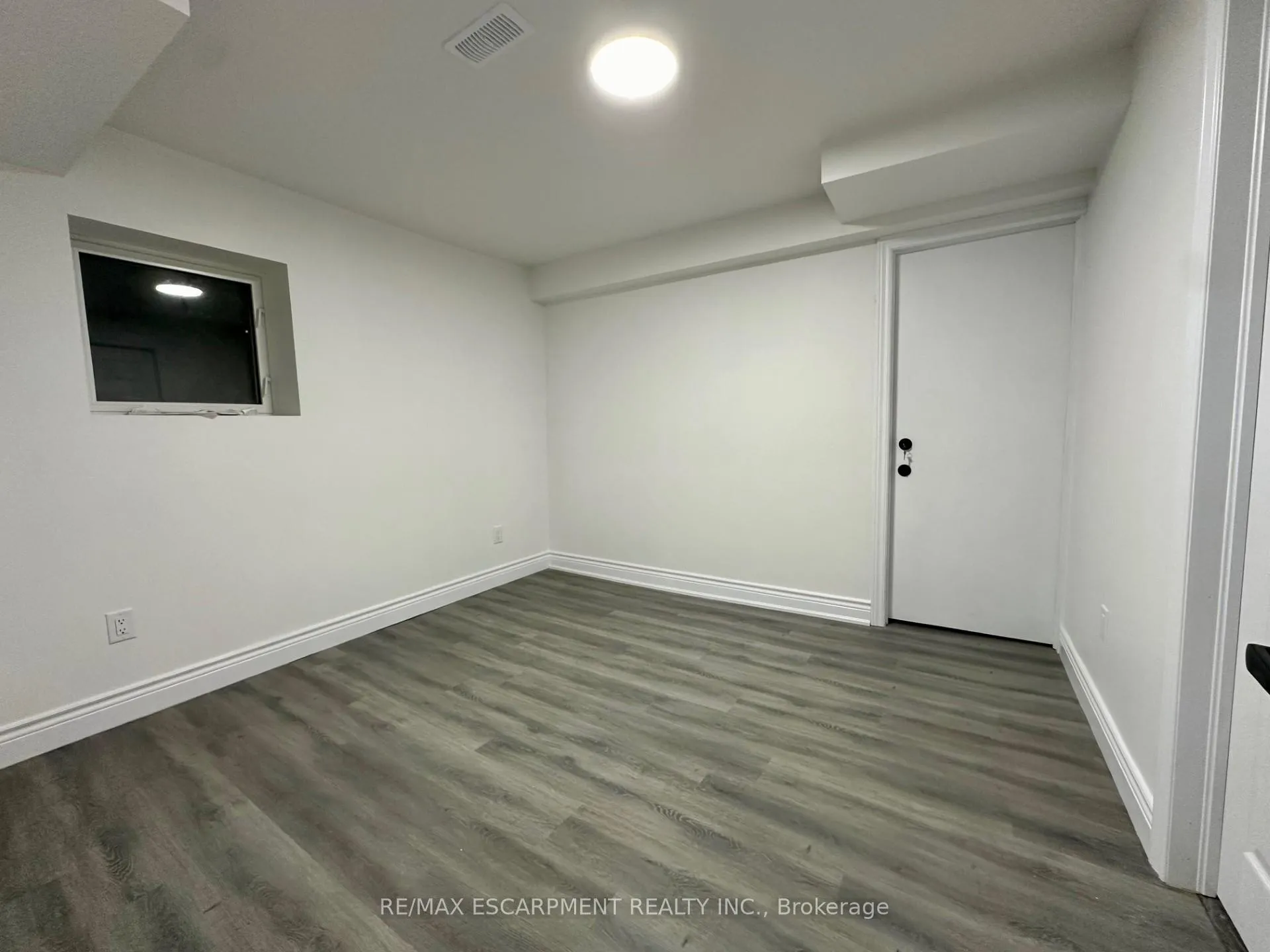Photo 7 of Unit LOWER, 21 Thames Way, Hamilton, Mount Hope — HOMEH