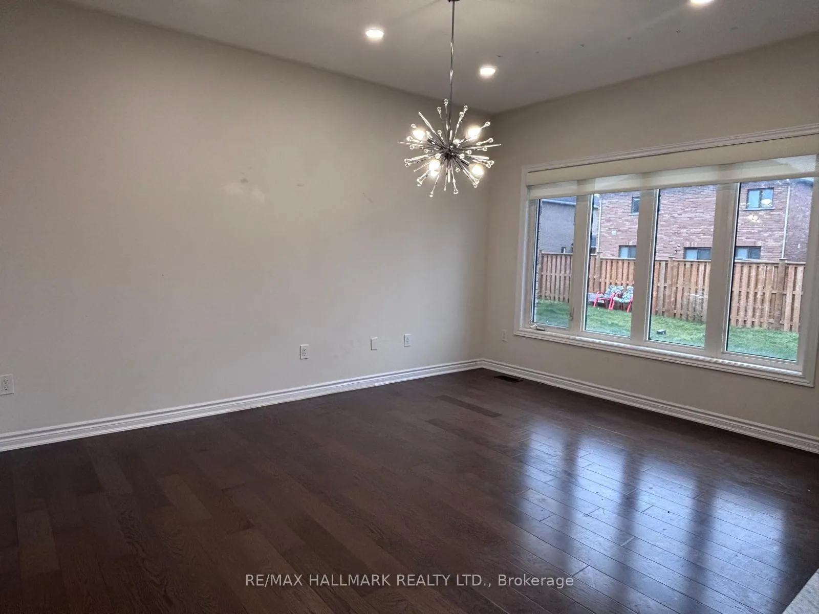 Photo 9 of 44 Jardine Street, Brock, Beaverton — HOMEH