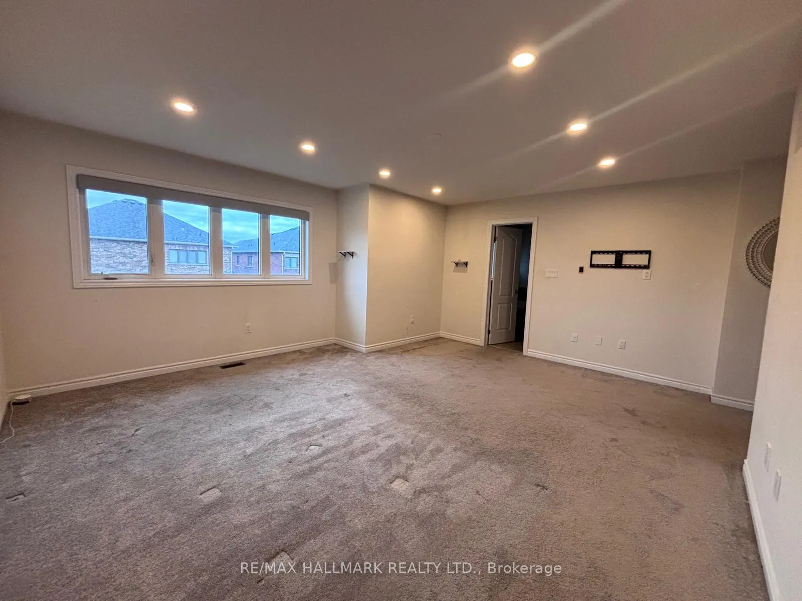 Photo 15 of 44 Jardine Street, Brock, Beaverton — HOMEH