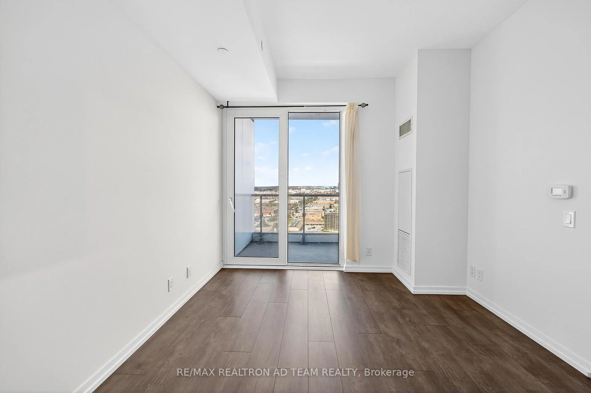 Photo 13 of Unit 1901, 1000 Portage Parkway, Vaughan, Concord — HOMEH