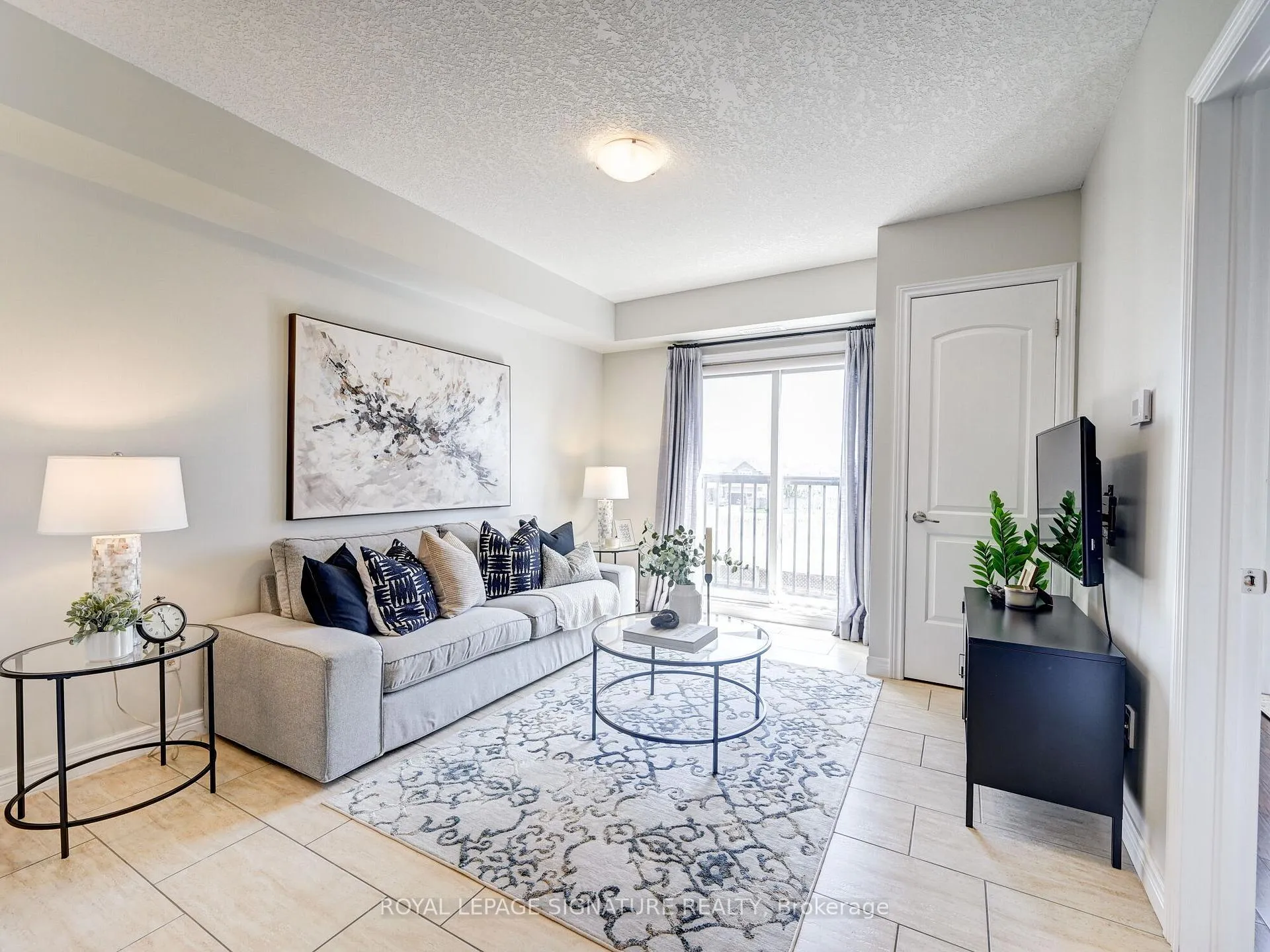 Front of Unit 205, 886 Golf Links Road