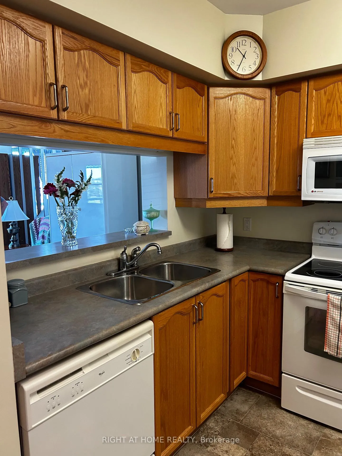 Photo 20 of Unit 202, 94 Dean Avenue, Barrie, Painswick South — HOMEH