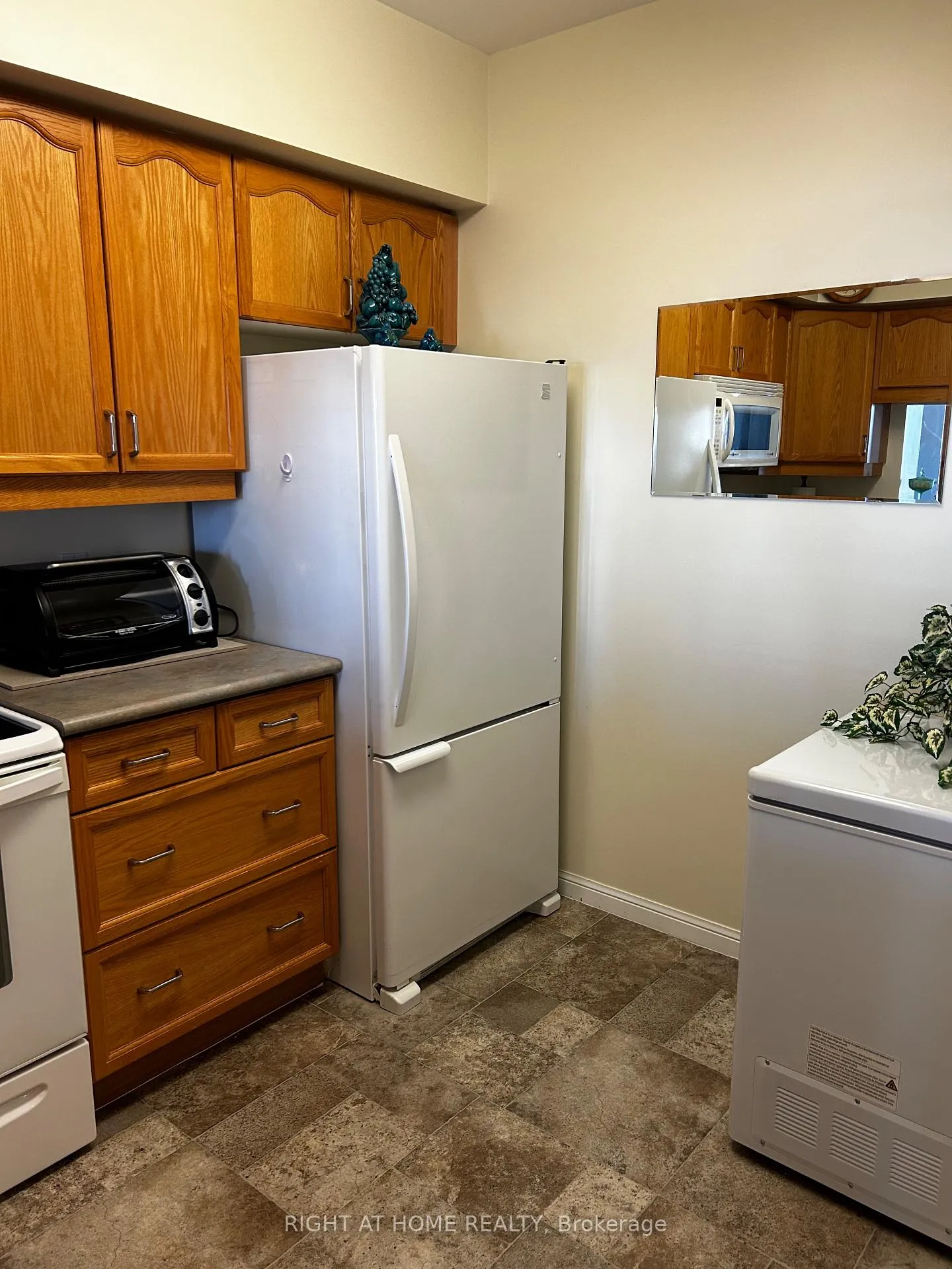 Photo 21 of Unit 202, 94 Dean Avenue, Barrie, Painswick South — HOMEH