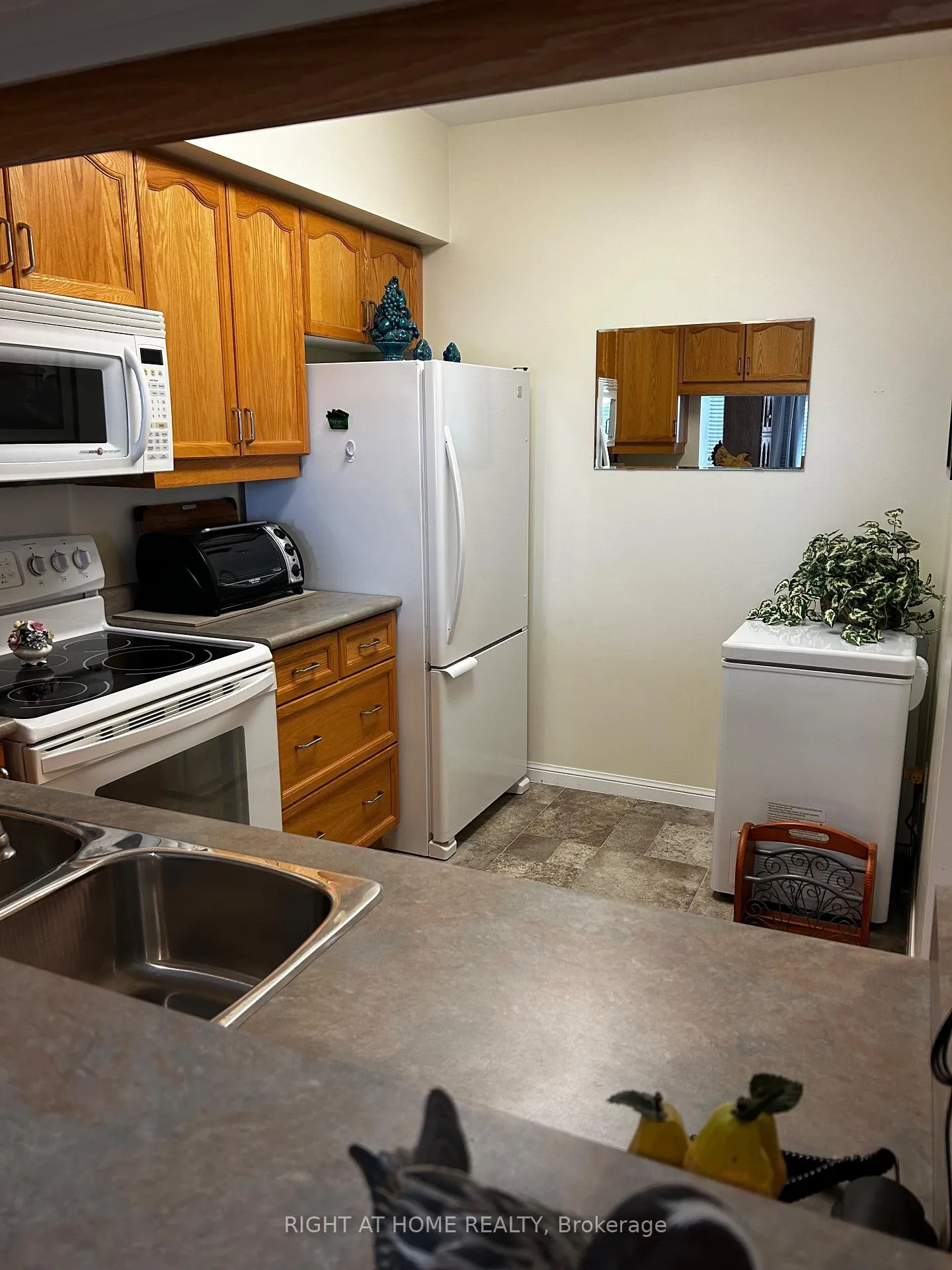 Photo 22 of Unit 202, 94 Dean Avenue, Barrie, Painswick South — HOMEH
