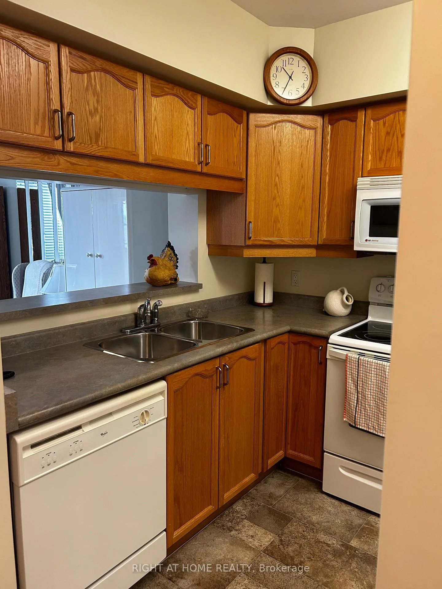 Photo 23 of Unit 202, 94 Dean Avenue, Barrie, Painswick South — HOMEH