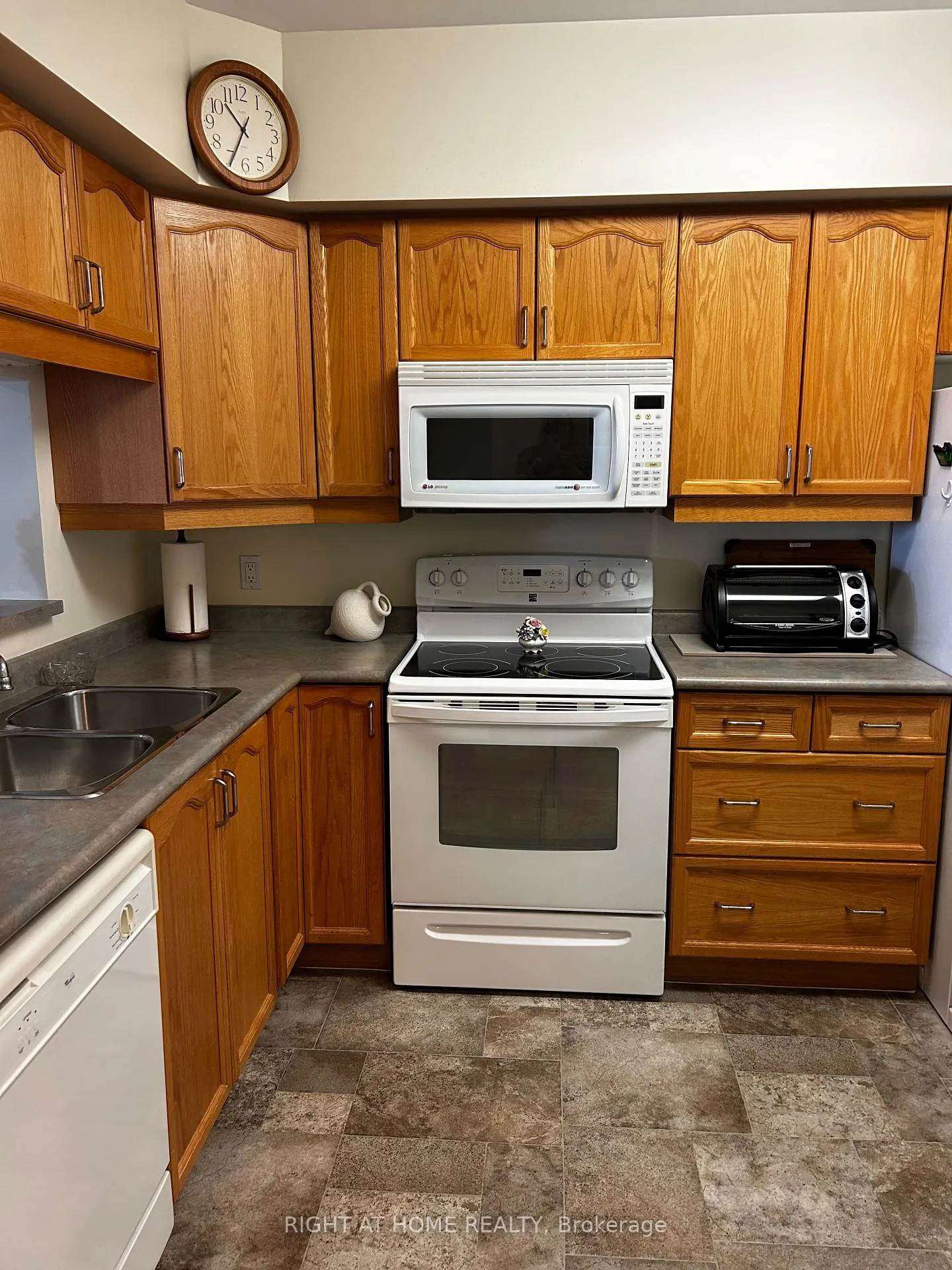 Photo 24 of Unit 202, 94 Dean Avenue, Barrie, Painswick South — HOMEH