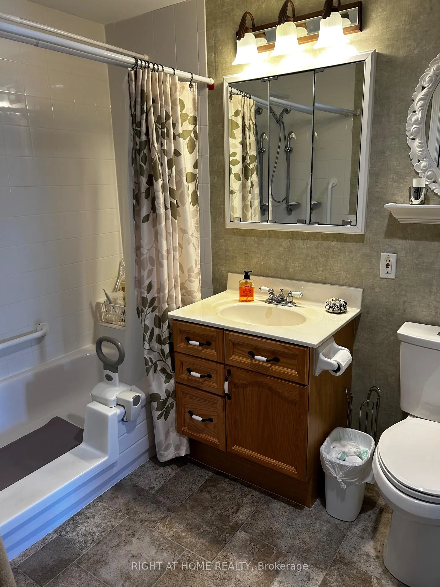 Photo 29 of Unit 202, 94 Dean Avenue, Barrie, Painswick South — HOMEH