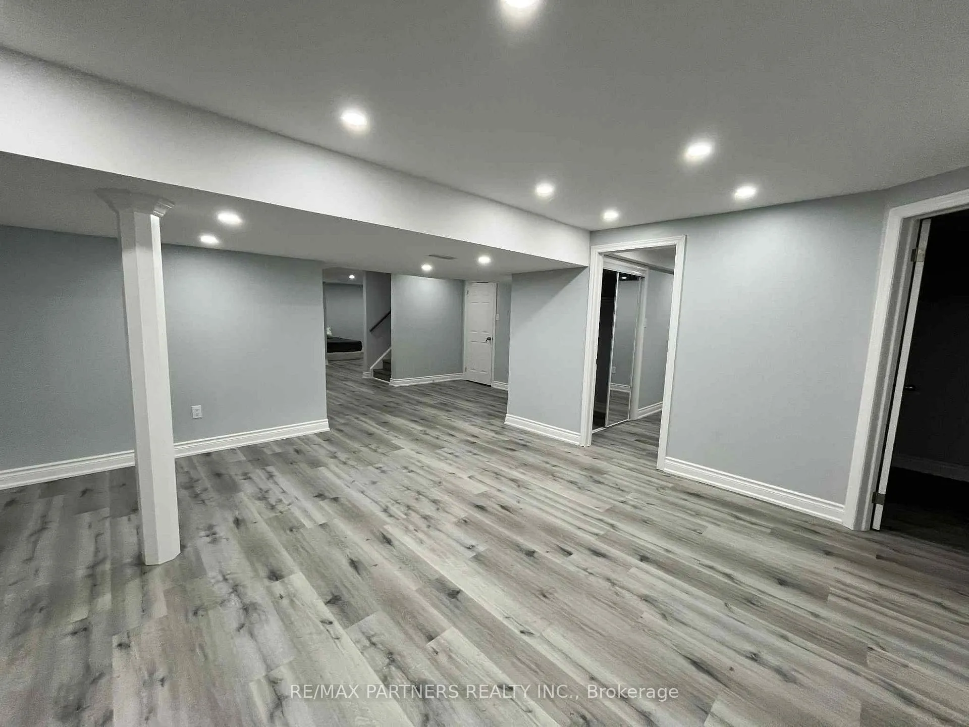 Photo 3 of 31 Chalone Crescent, Vaughan, Sonoma Heights — HOMEH