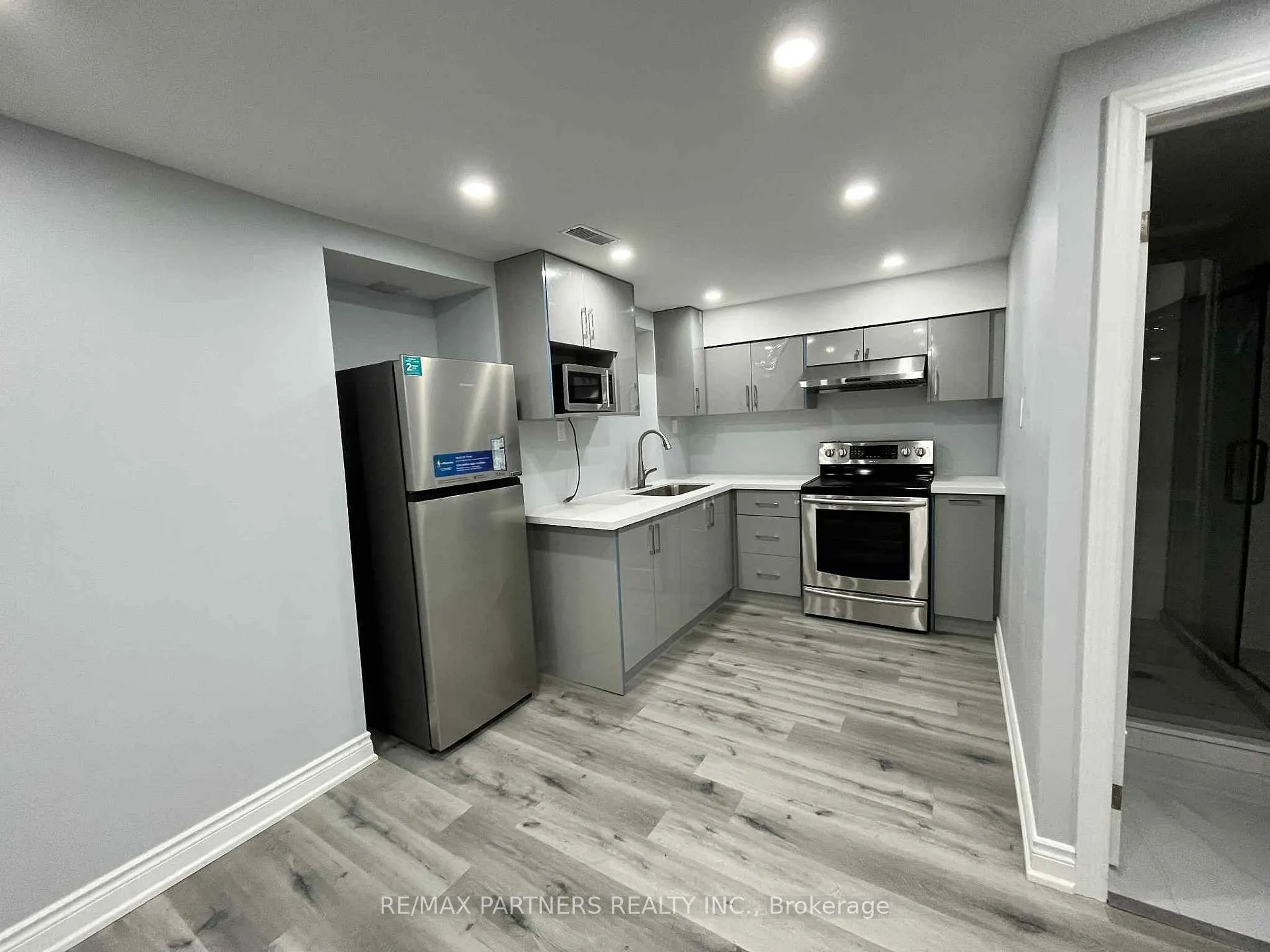 Photo 5 of 31 Chalone Crescent, Vaughan, Sonoma Heights — HOMEH